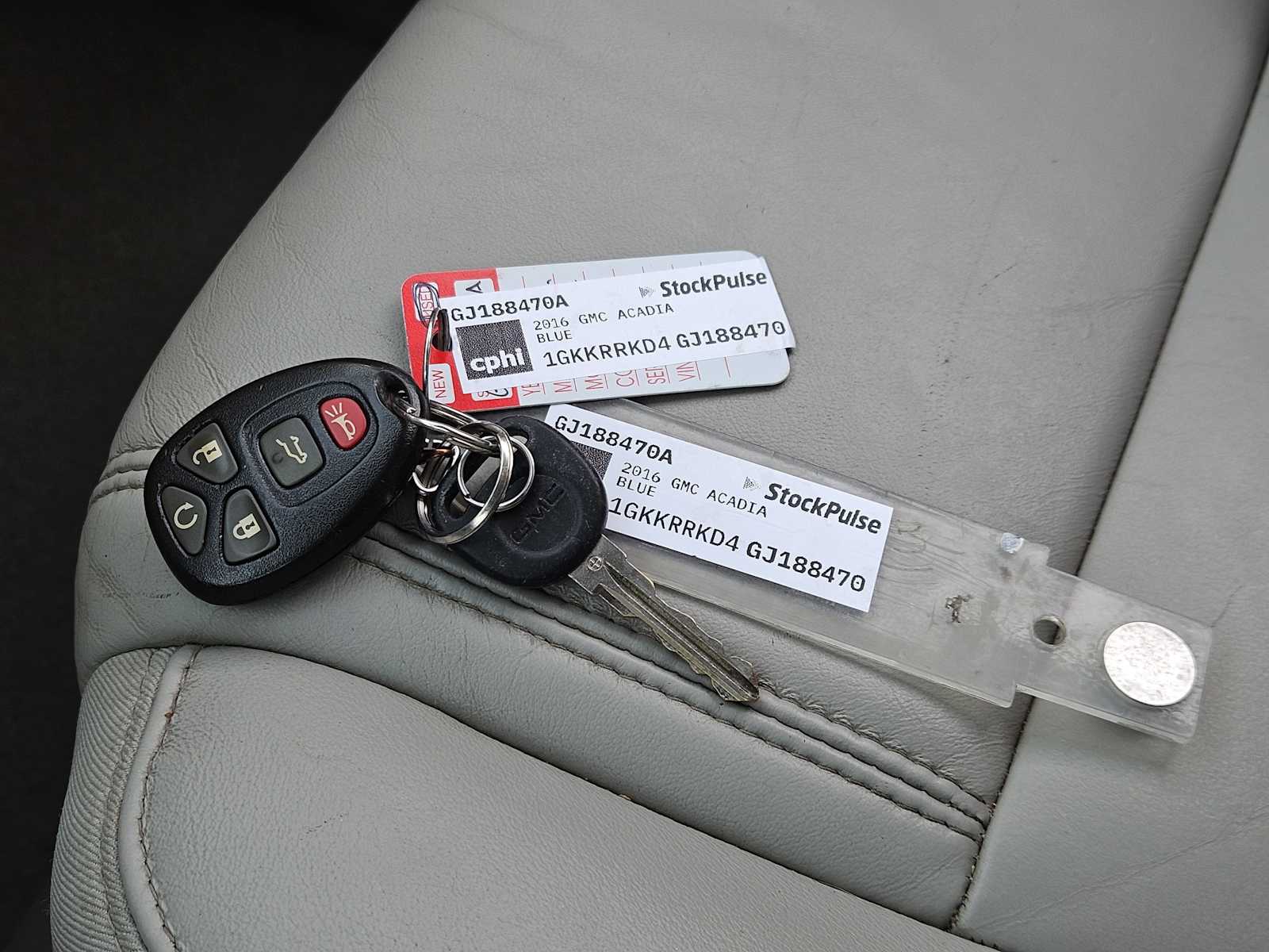 Thumbnail: 2016 GMC Acadia - 33