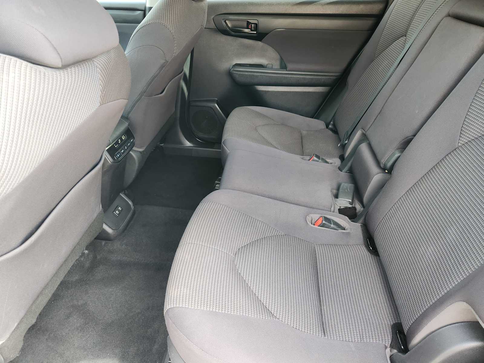 Thumbnail: 2021 Toyota Highlander - 27