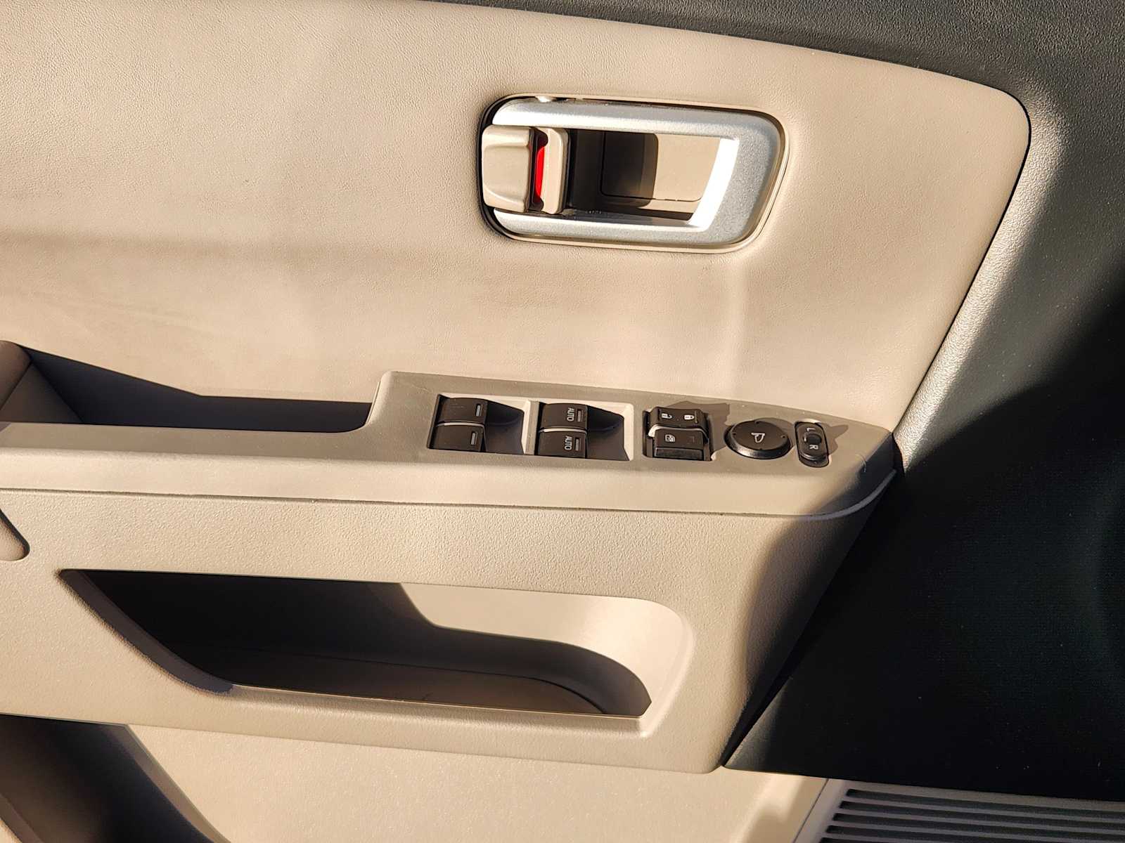 Thumbnail: 2014 Honda Pilot - 23