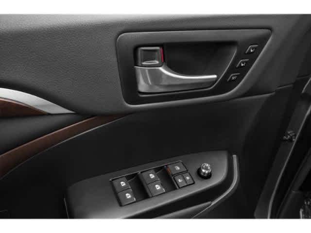 Thumbnail: 2015 Toyota Highlander - 21