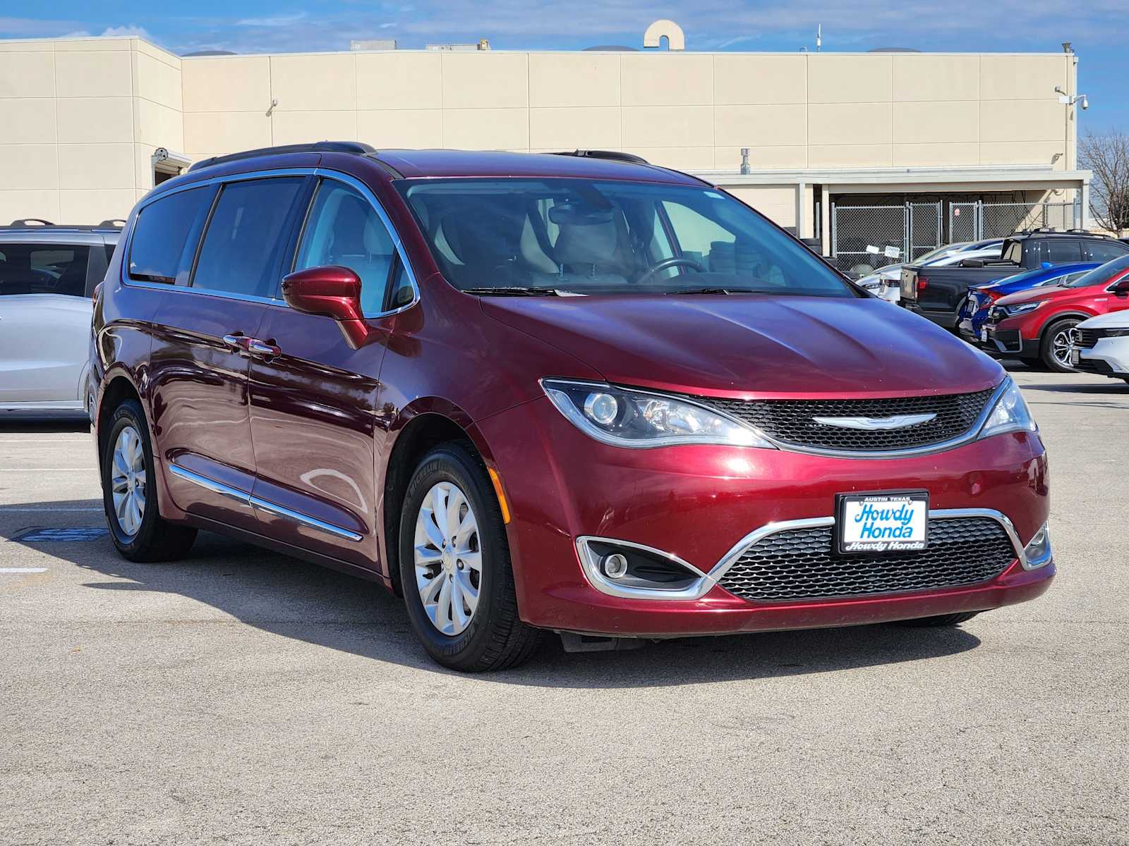 Thumbnail: 2017 Chrysler Pacifica - 3