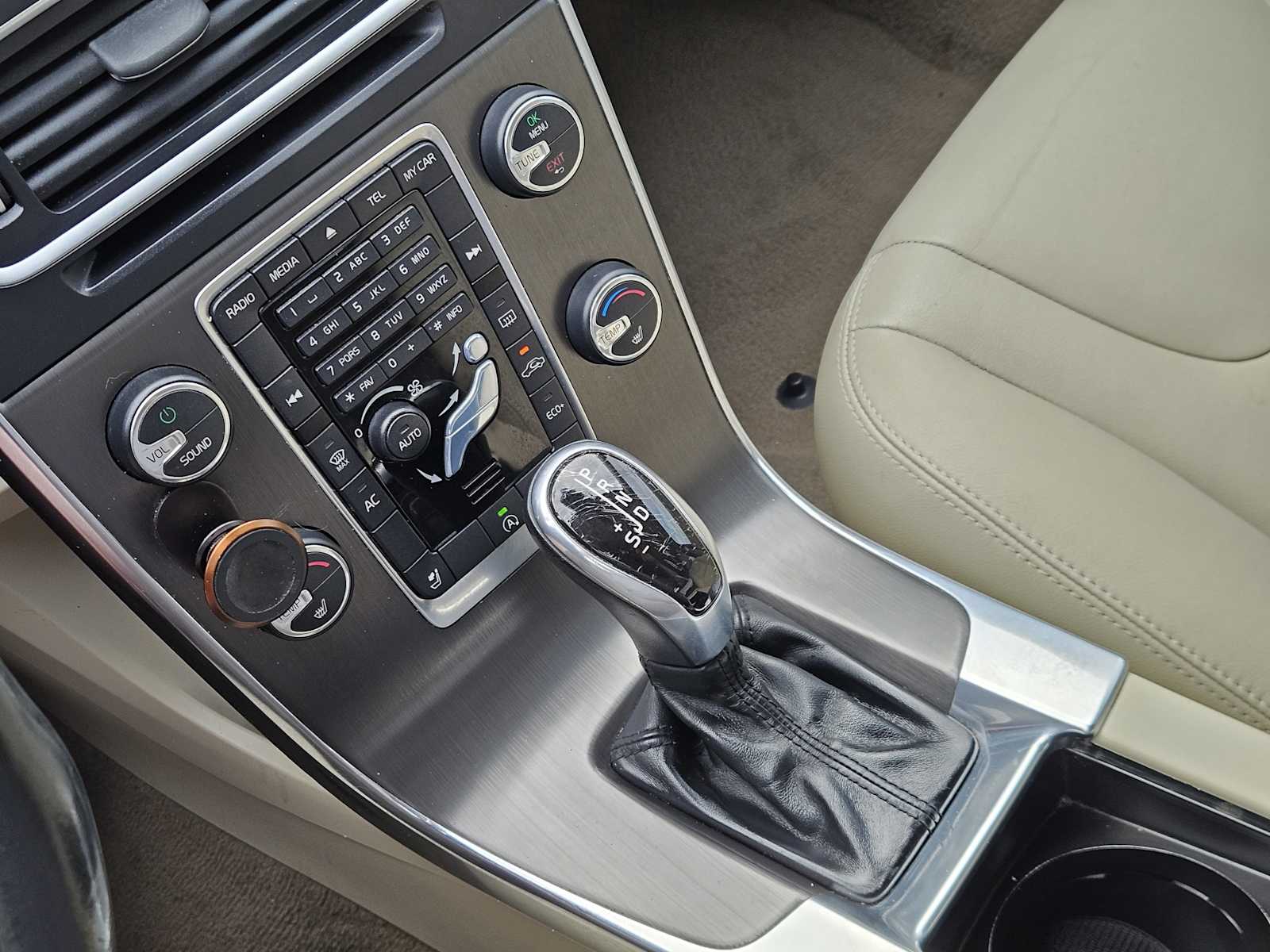 Thumbnail: 2015 Volvo S60 - 18