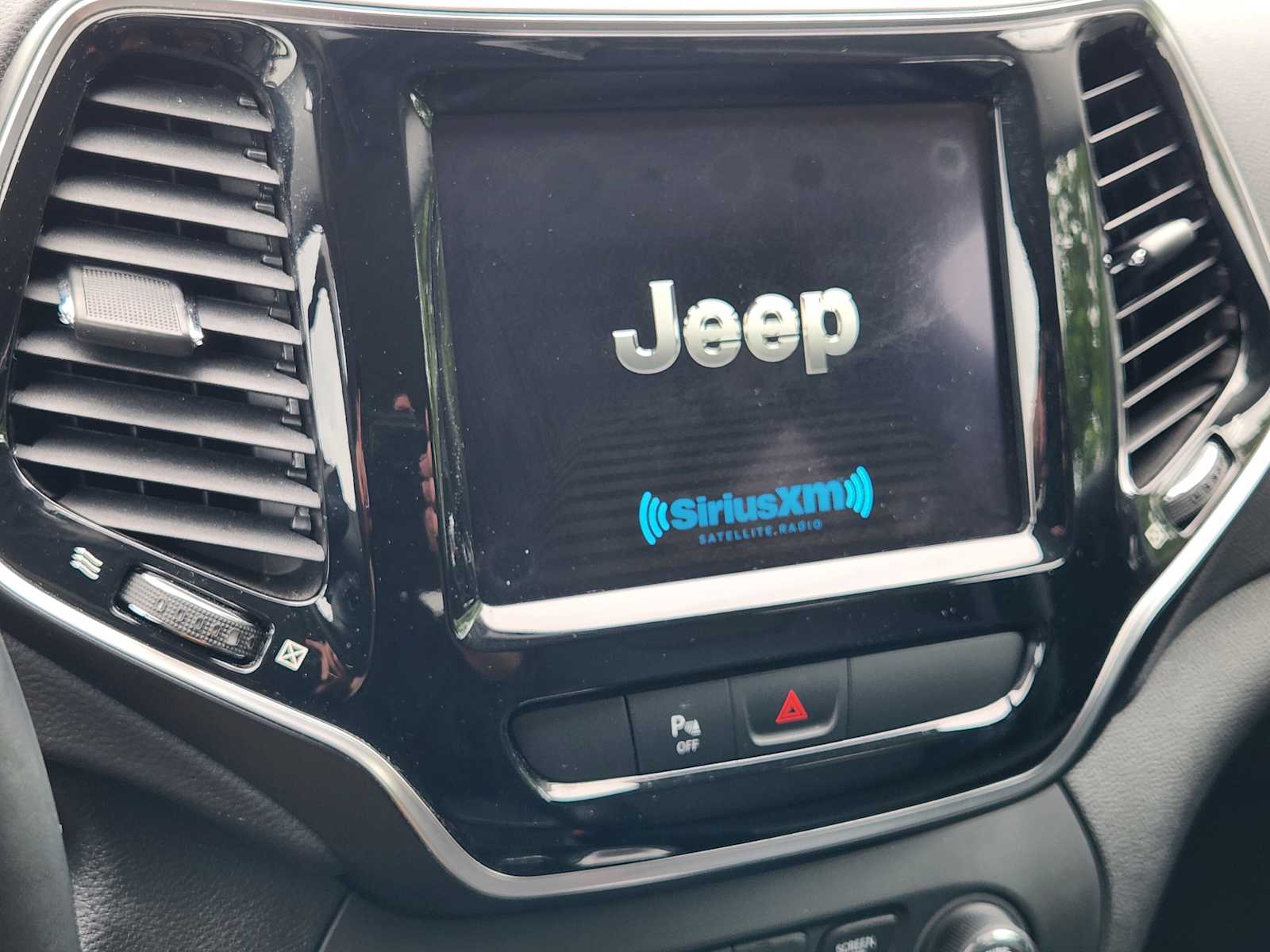 Thumbnail: 2020 Jeep Cherokee - 16