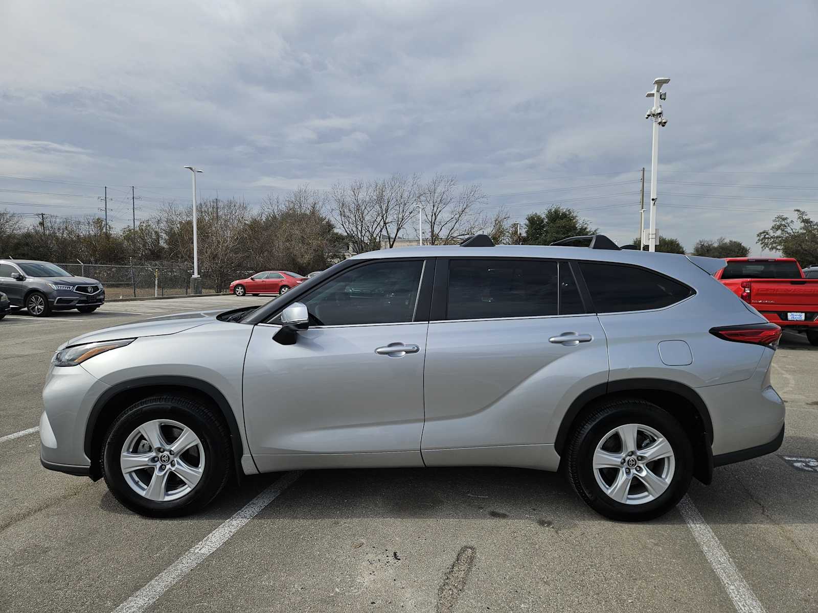 Thumbnail: 2023 Toyota Highlander - 4