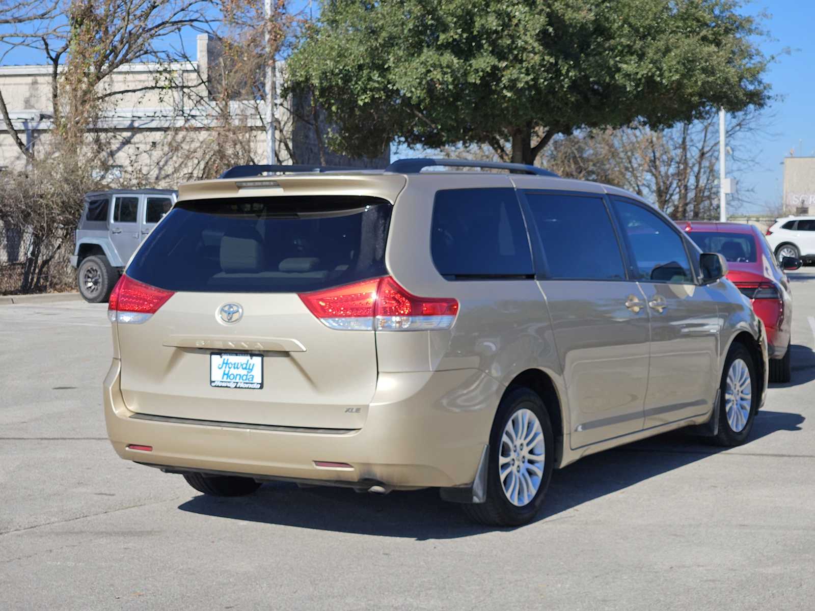 Thumbnail: 2011 Toyota Sienna - 6