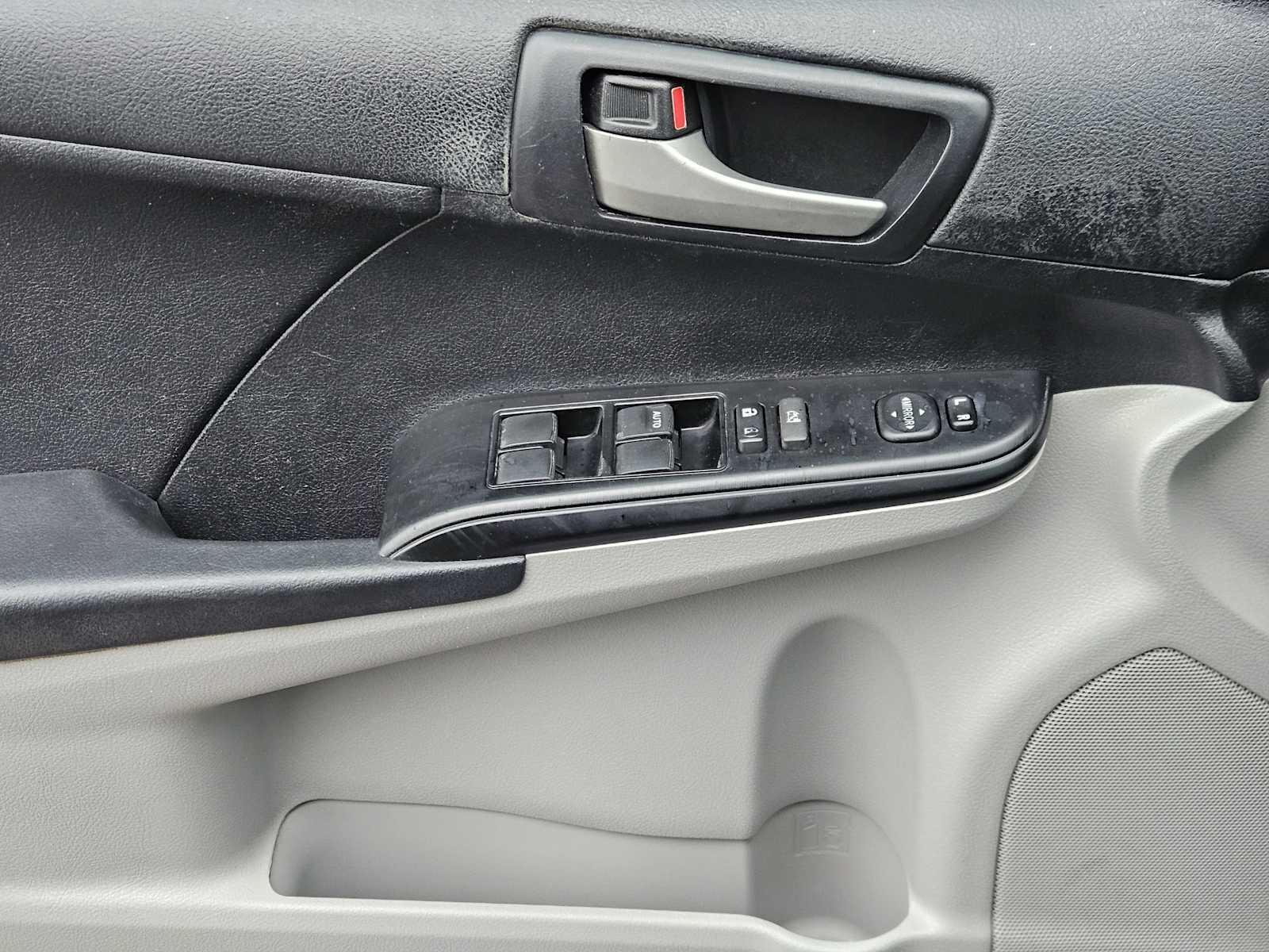 Thumbnail: 2014 Toyota Camry - 20