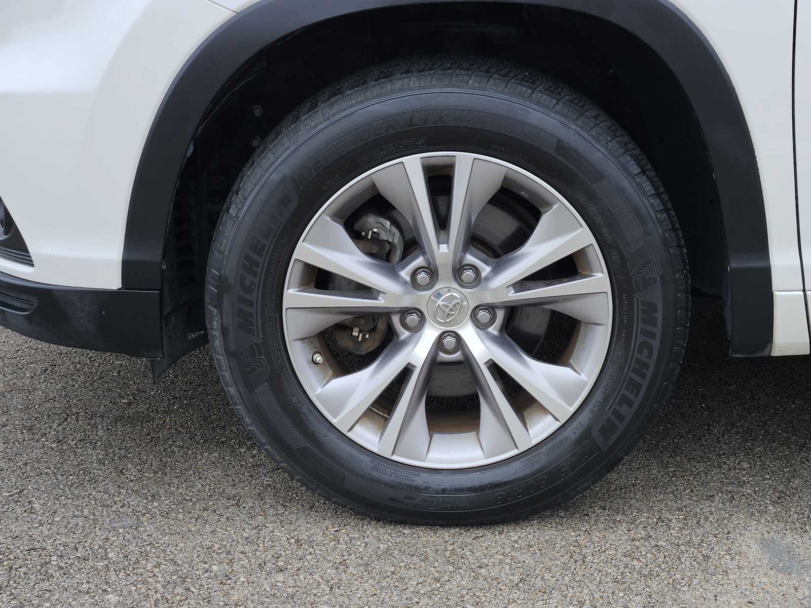 Thumbnail: 2015 Toyota Highlander - 9