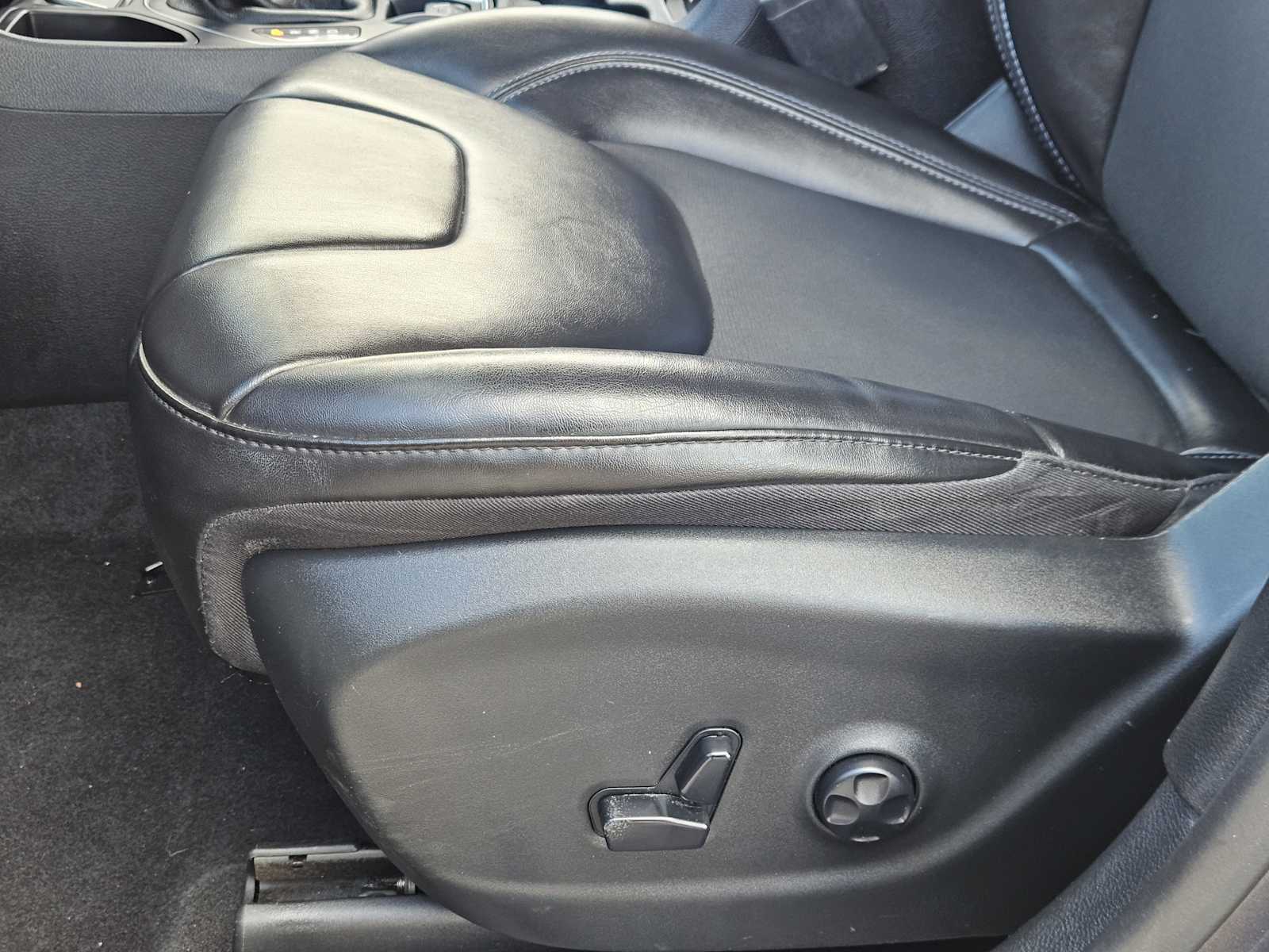 Thumbnail: 2020 Jeep Cherokee - 23