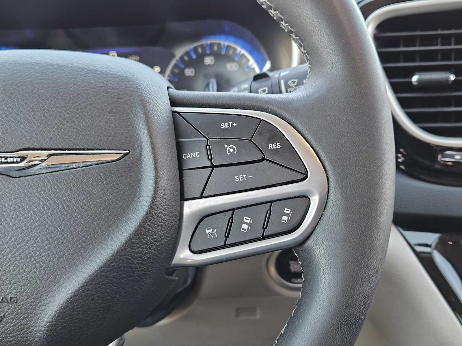 Thumbnail: 2023 Chrysler Pacifica - 26