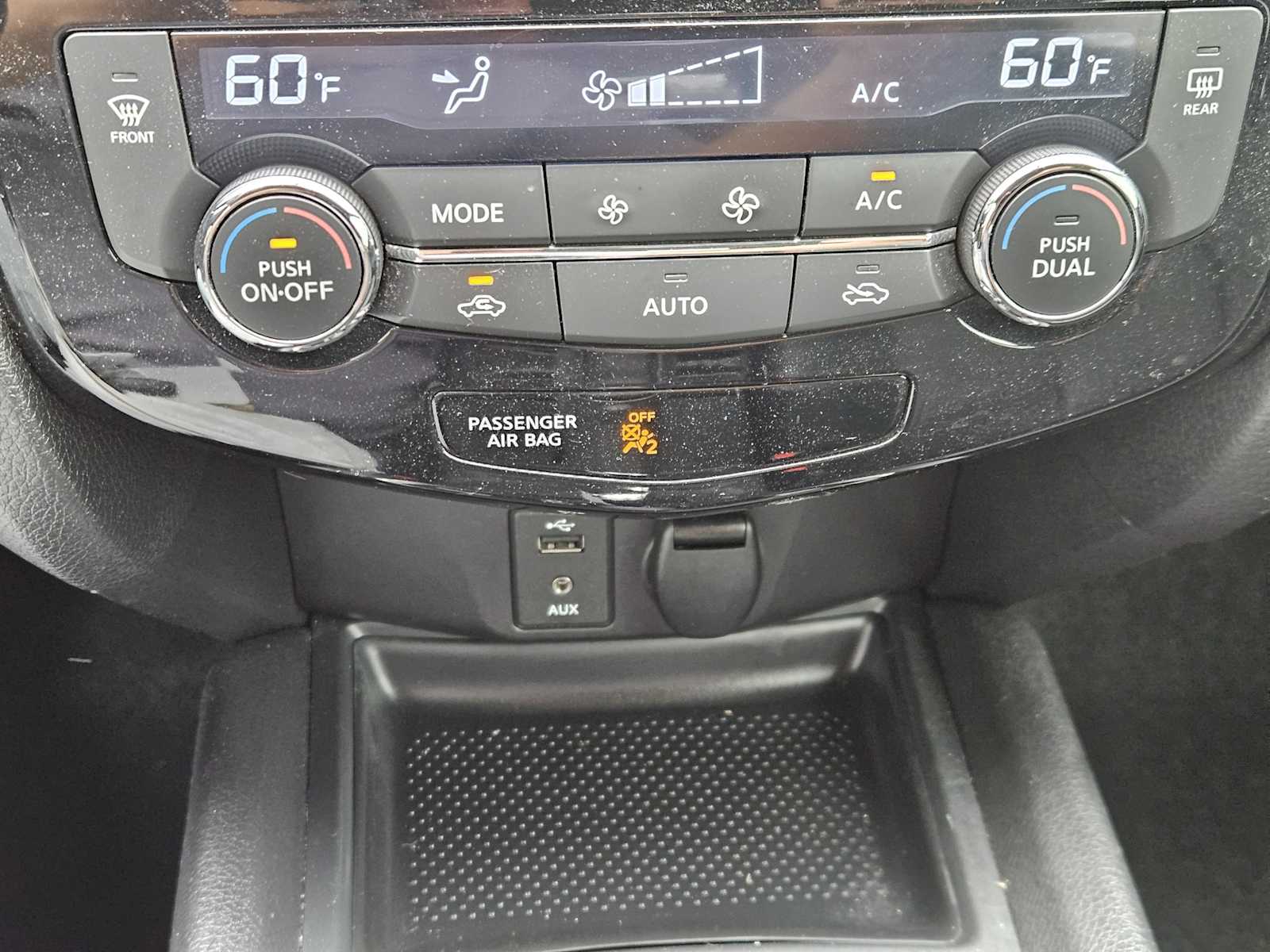 2014 Nissan Rogue SL 19