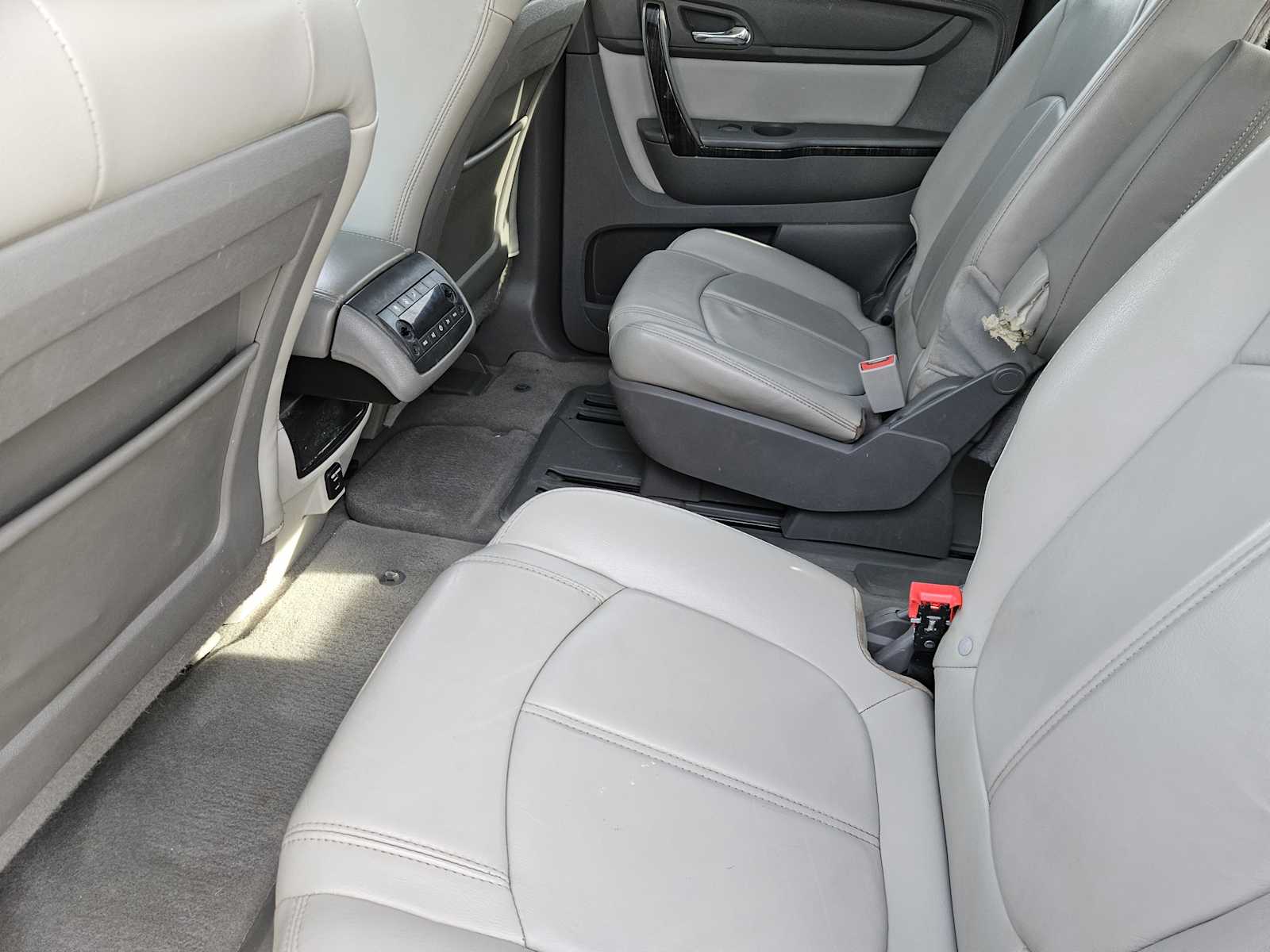 Thumbnail: 2016 GMC Acadia - 28