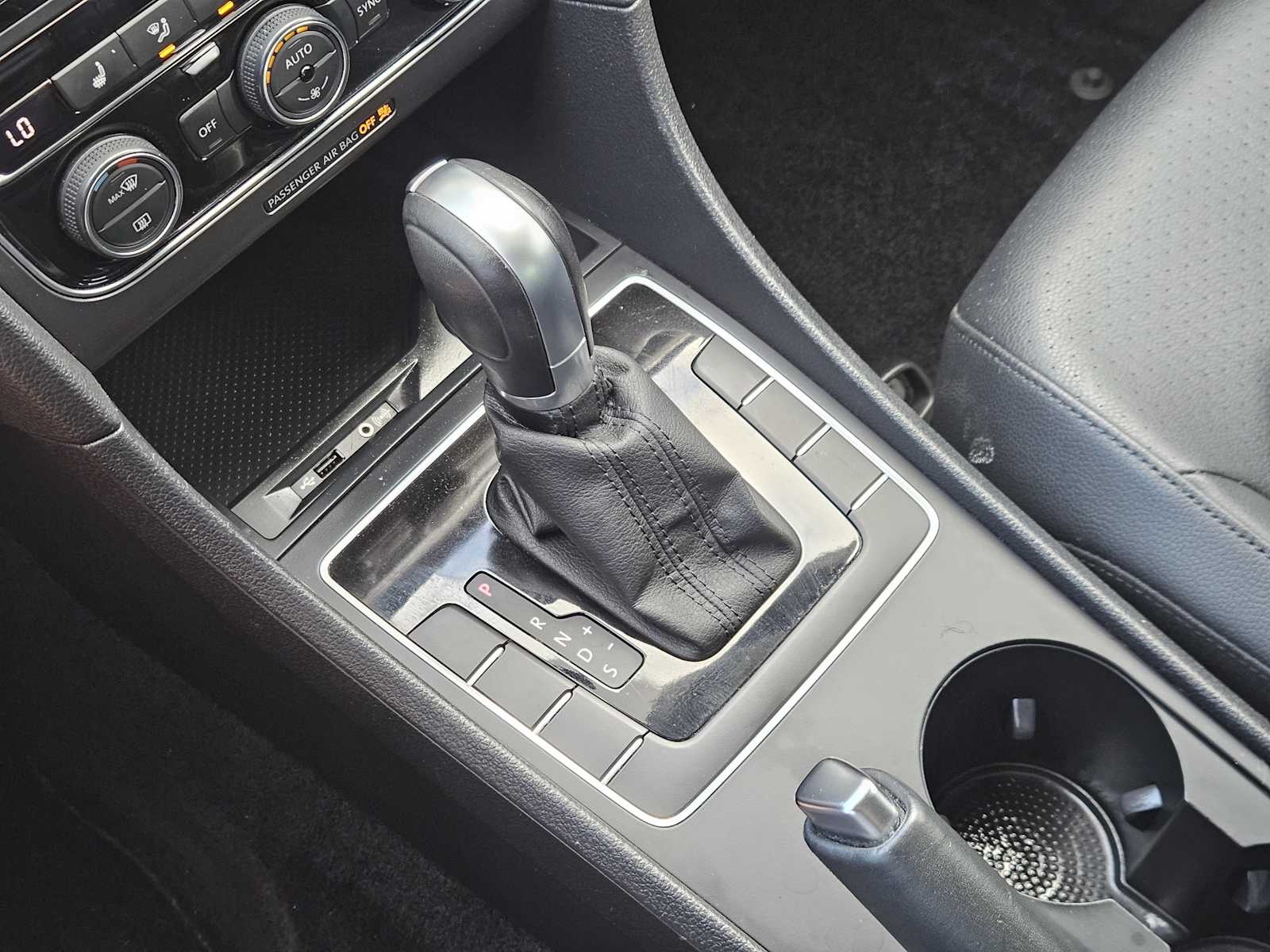 Thumbnail: 2018 Volkswagen Passat - 20