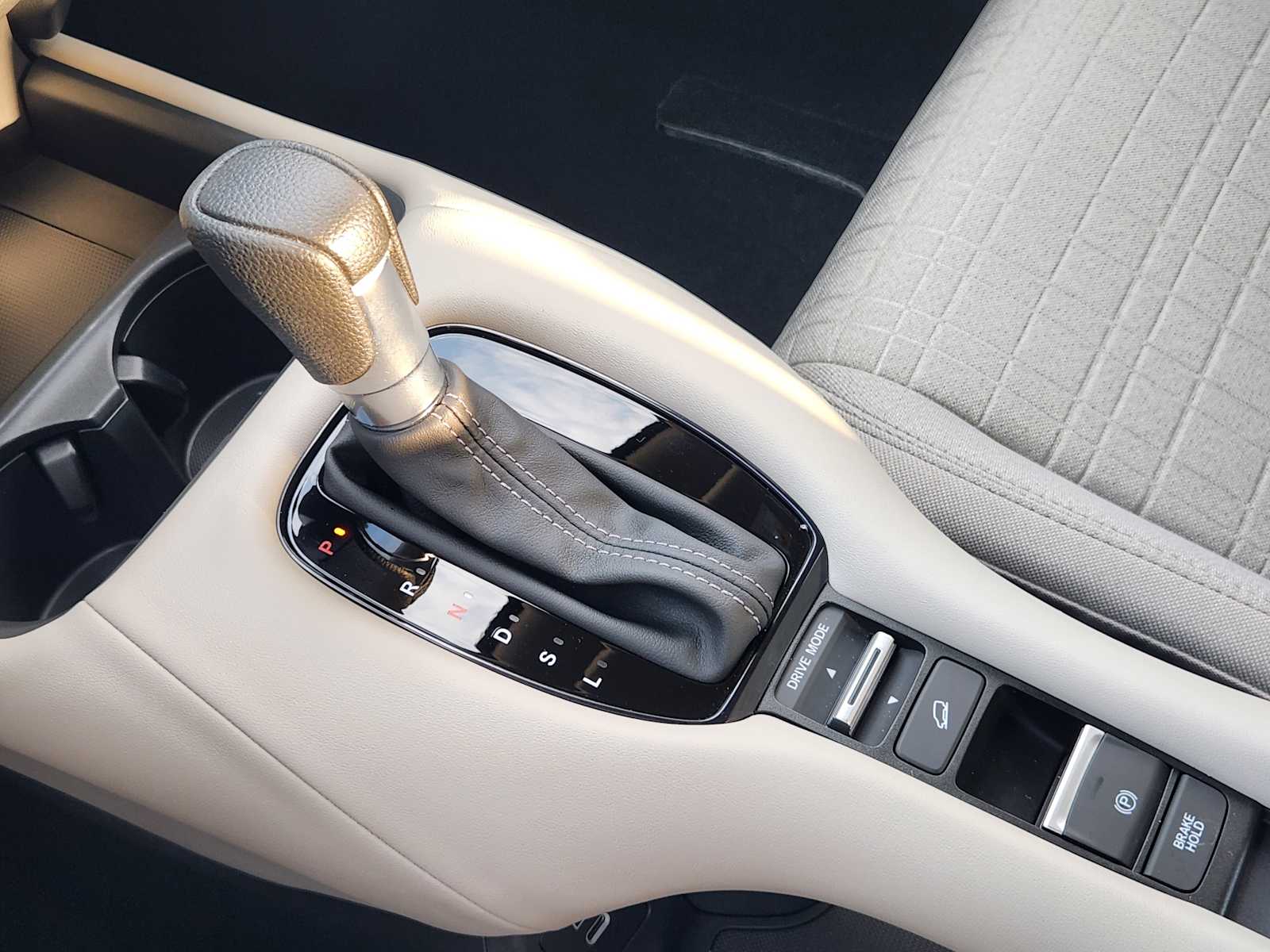2026 Honda HR-V LX - Photo 19