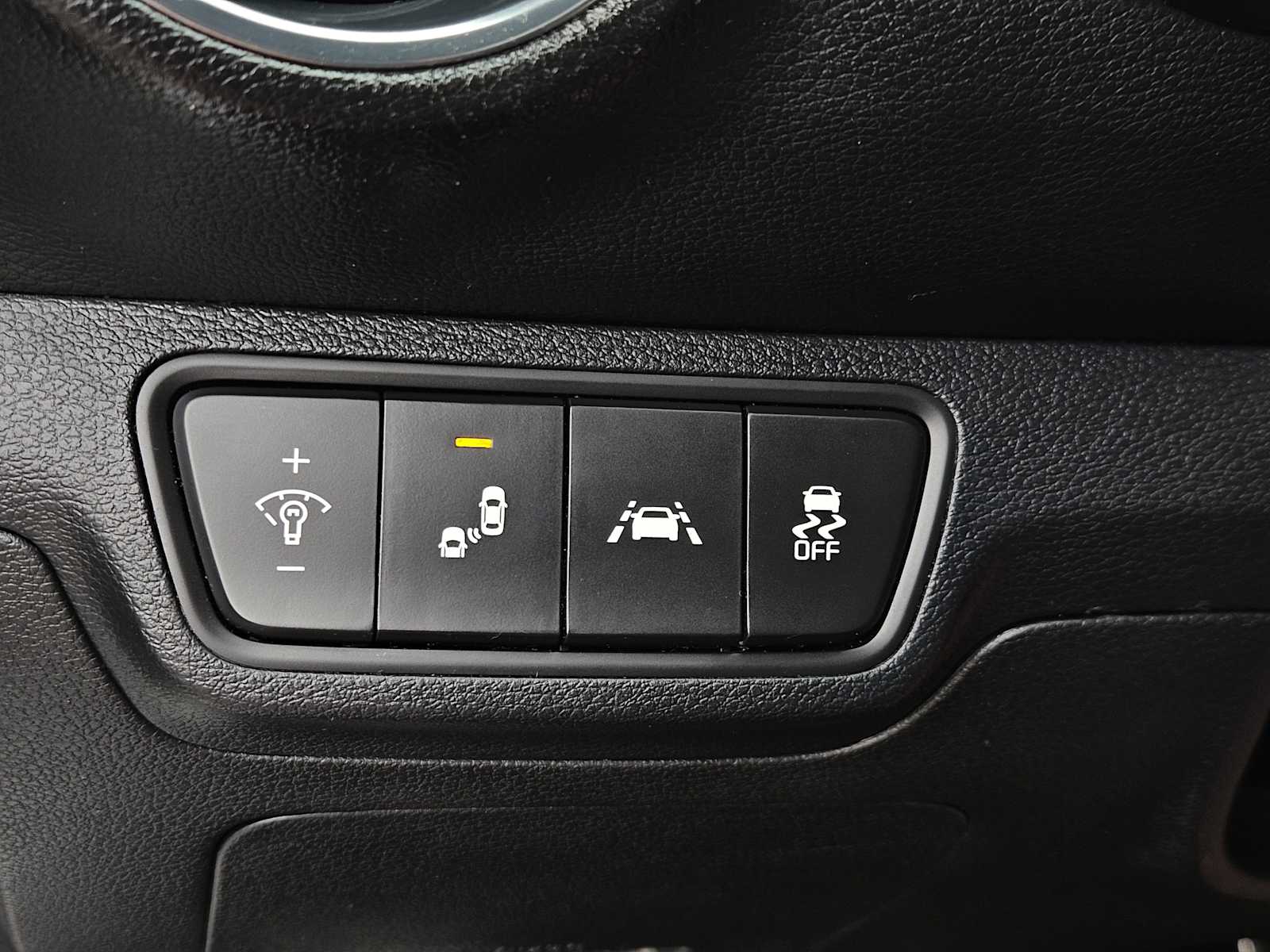 Thumbnail: 2021 Kia Forte - 22