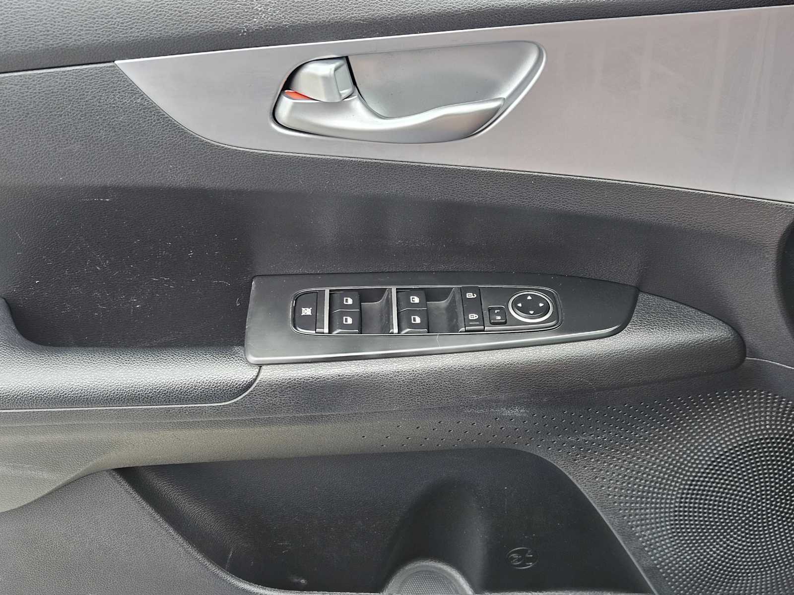 Thumbnail: 2023 Kia Forte - 21