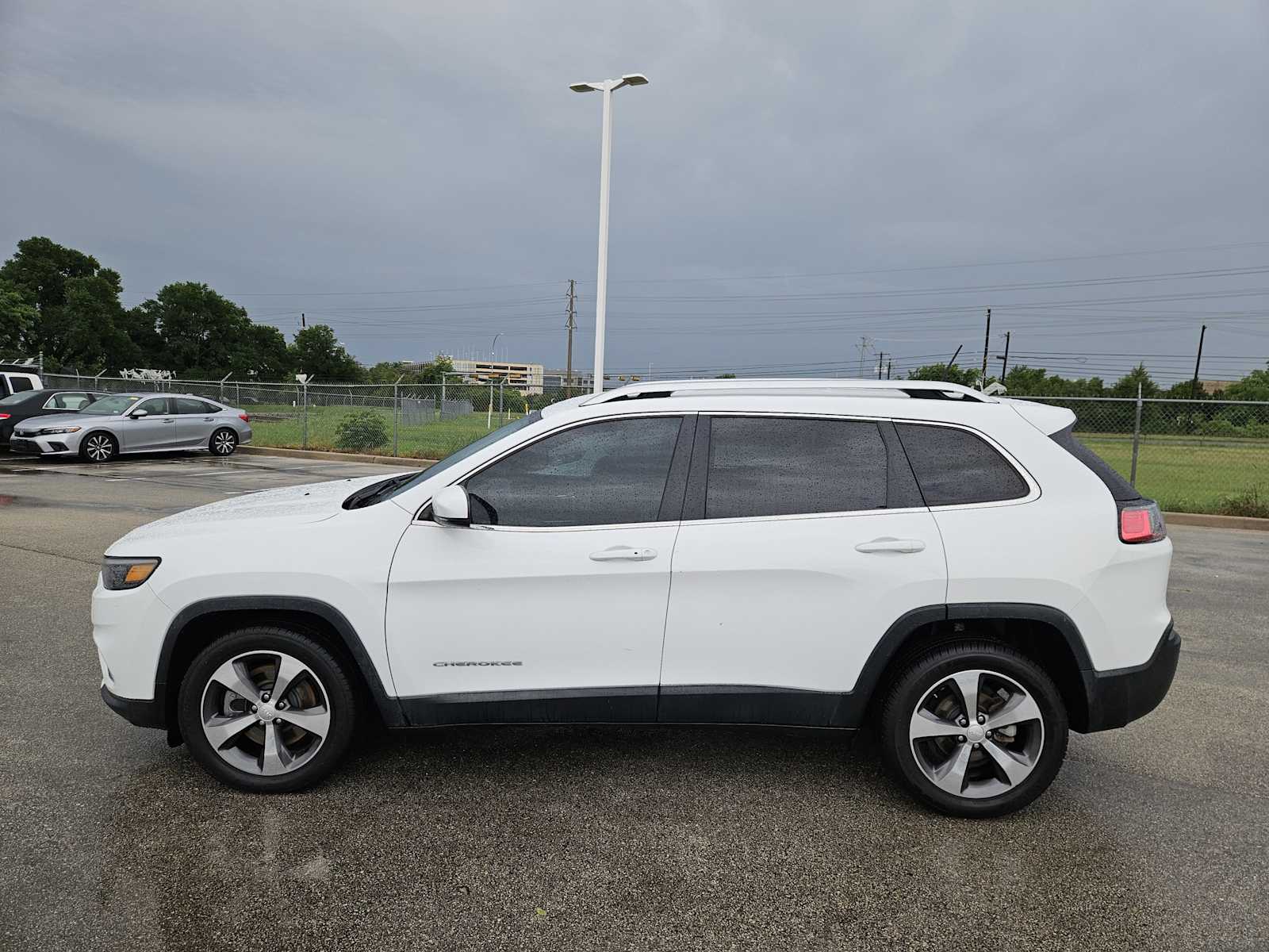 Thumbnail: 2019 Jeep Cherokee - 3