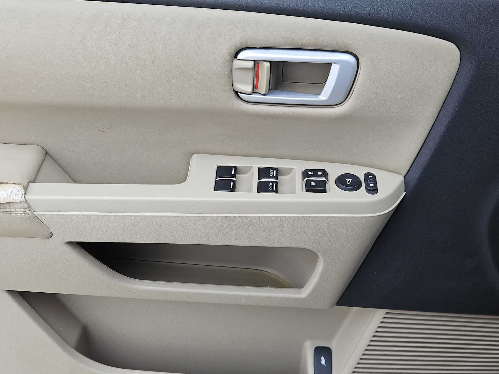 Thumbnail: 2011 Honda Pilot - 21