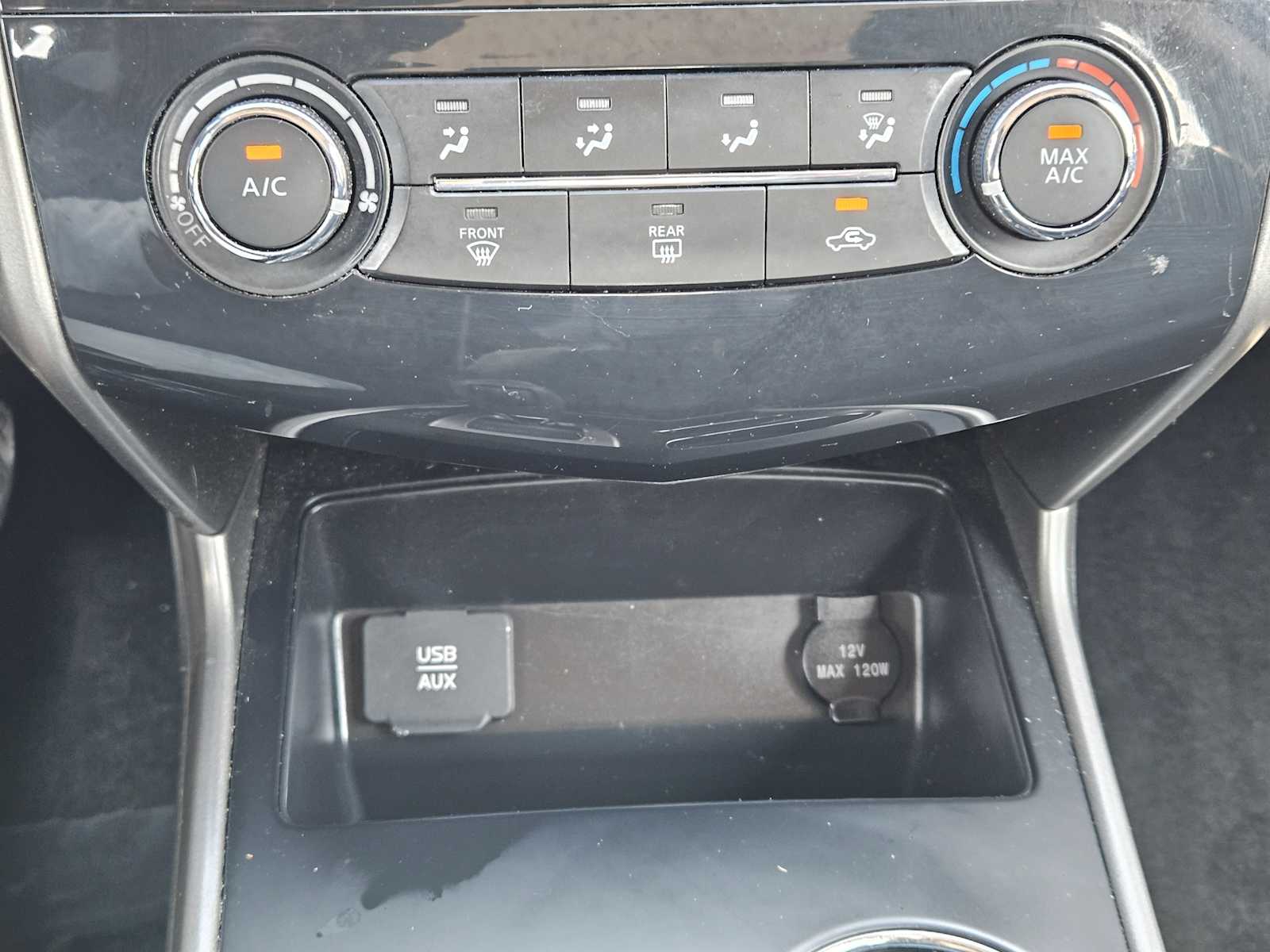 Thumbnail: 2015 Nissan Altima - 19