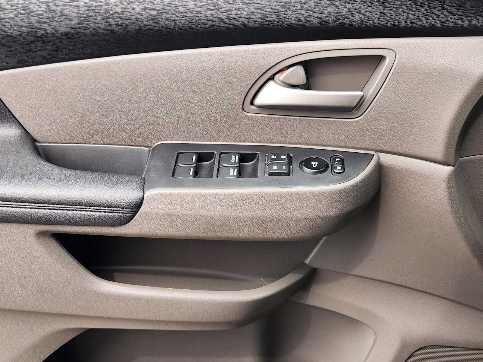 Thumbnail: 2011 Honda Odyssey - 23