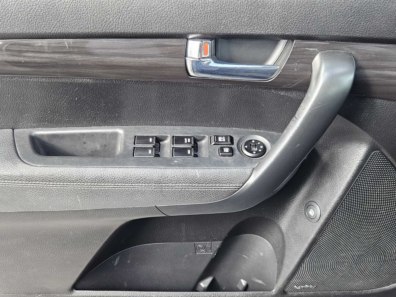 Thumbnail: 2011 Kia Sorento - 22