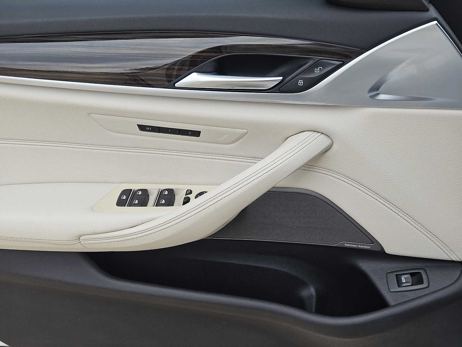 2018 BMW 5 Series 540i 23