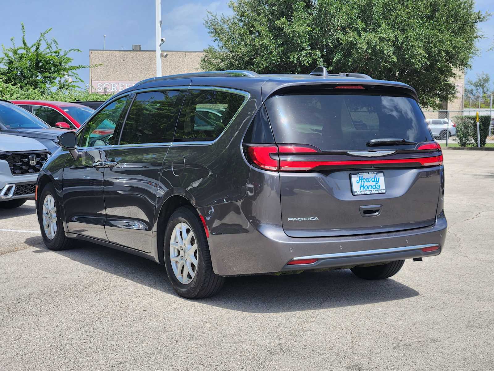 Thumbnail: 2021 Chrysler Pacifica - 4