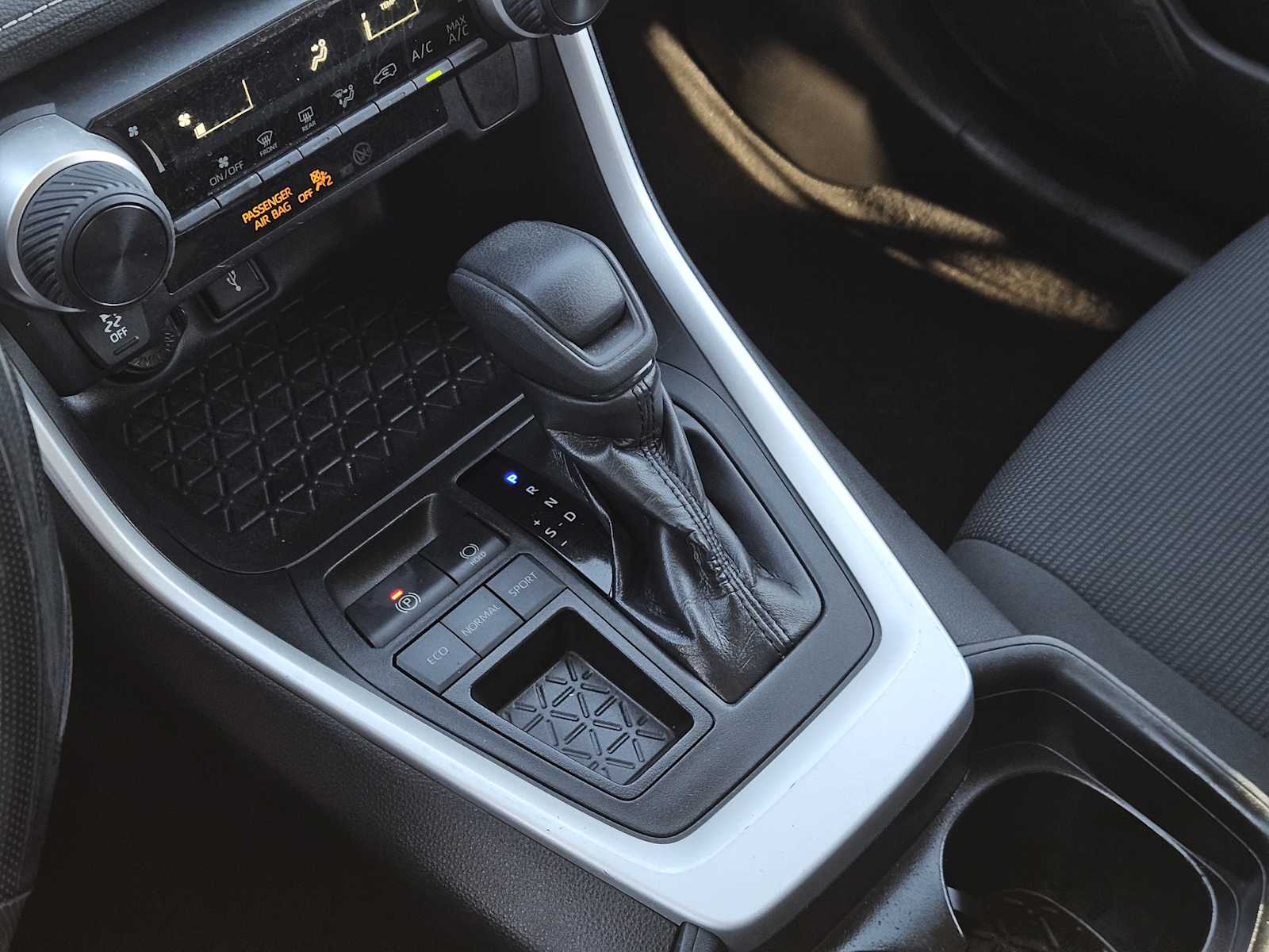 Thumbnail: 2020 Toyota RAV4 - 20