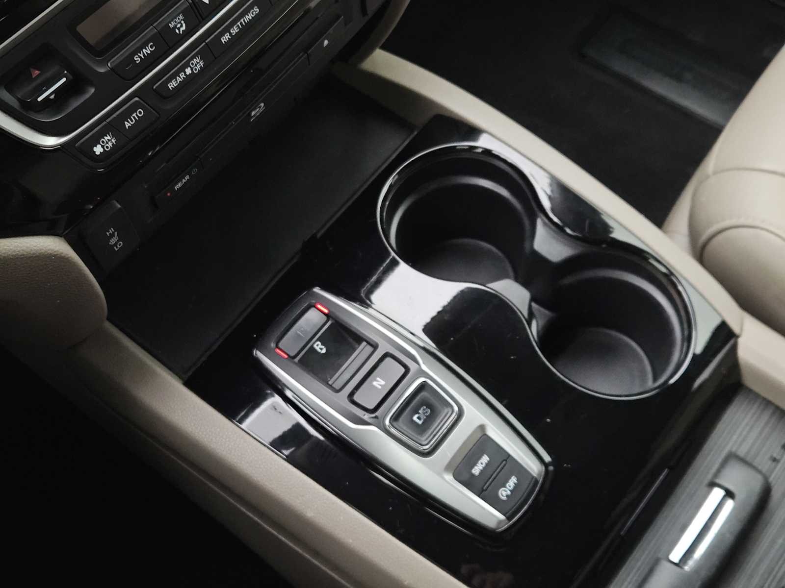 Thumbnail: 2017 Honda Pilot - 20