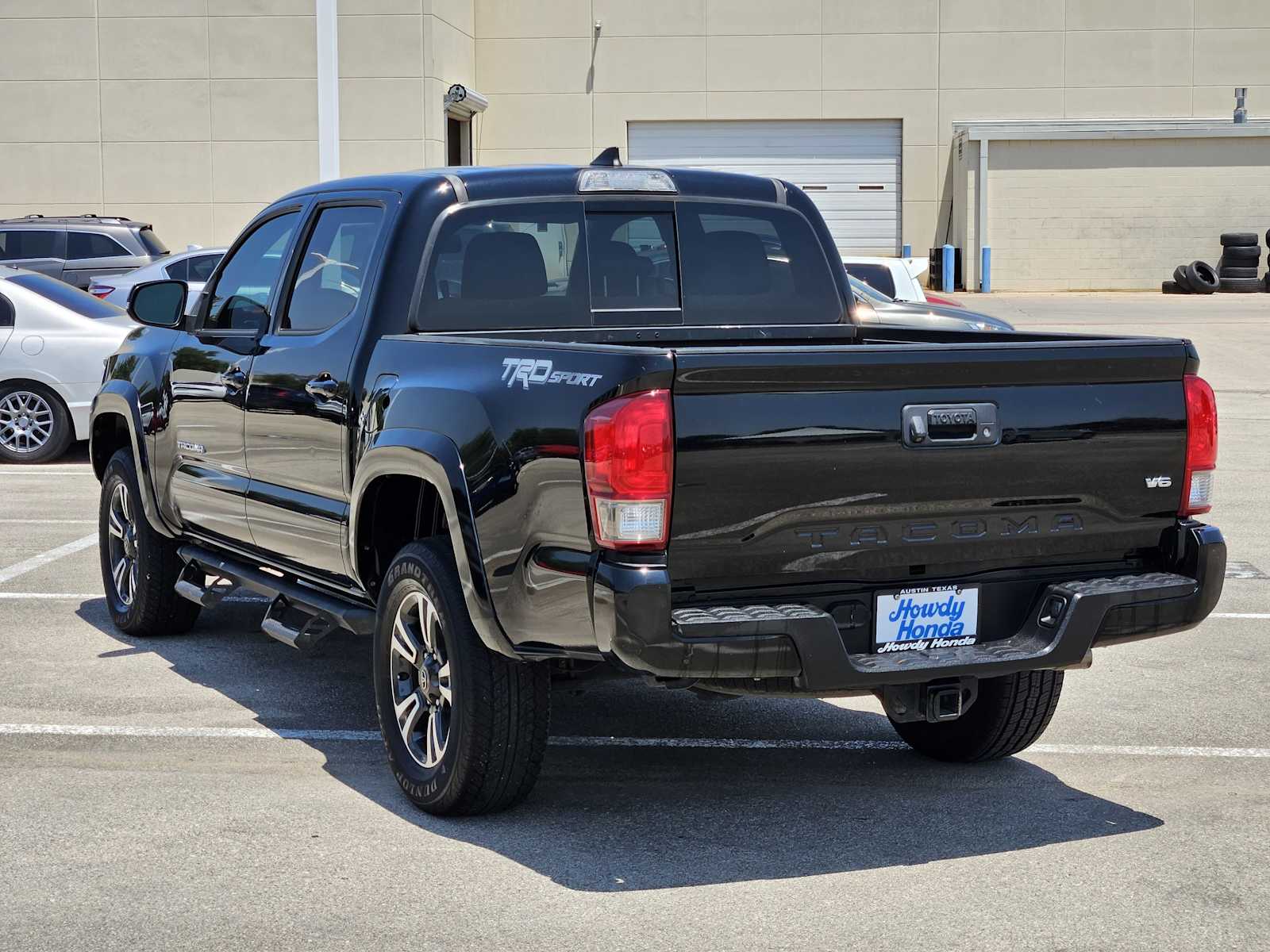 Thumbnail: 2017 Toyota Tacoma - 6