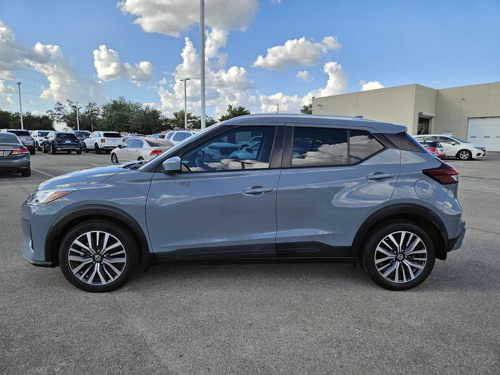 2021 Nissan Kicks SV photo 3