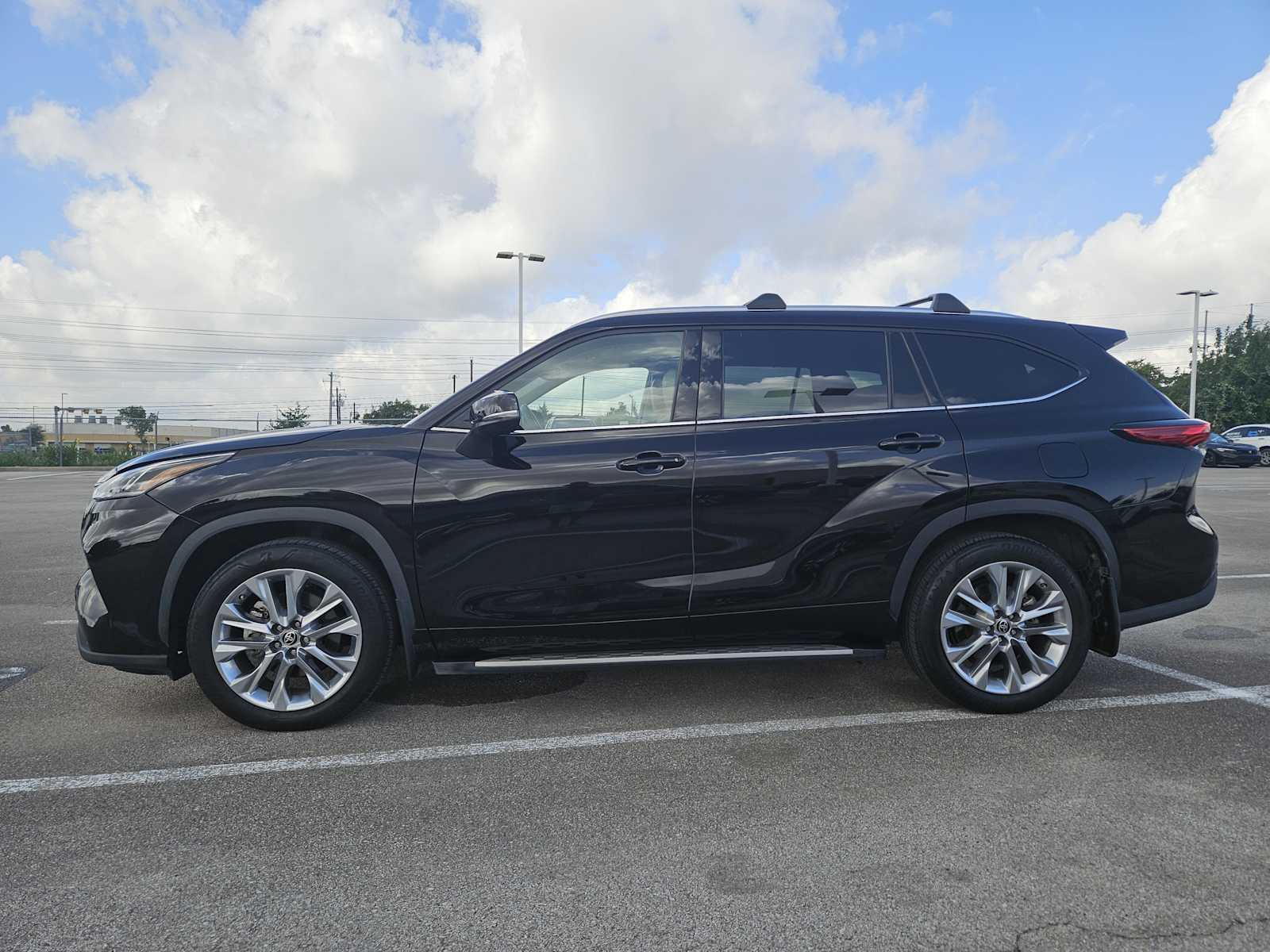 Thumbnail: 2022 Toyota Highlander - 4