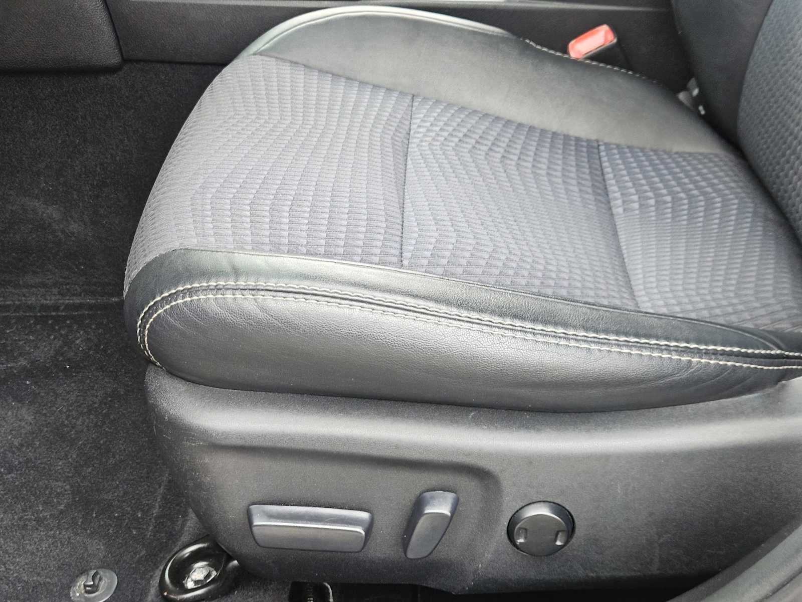 Thumbnail: 2012 Toyota Camry - 22