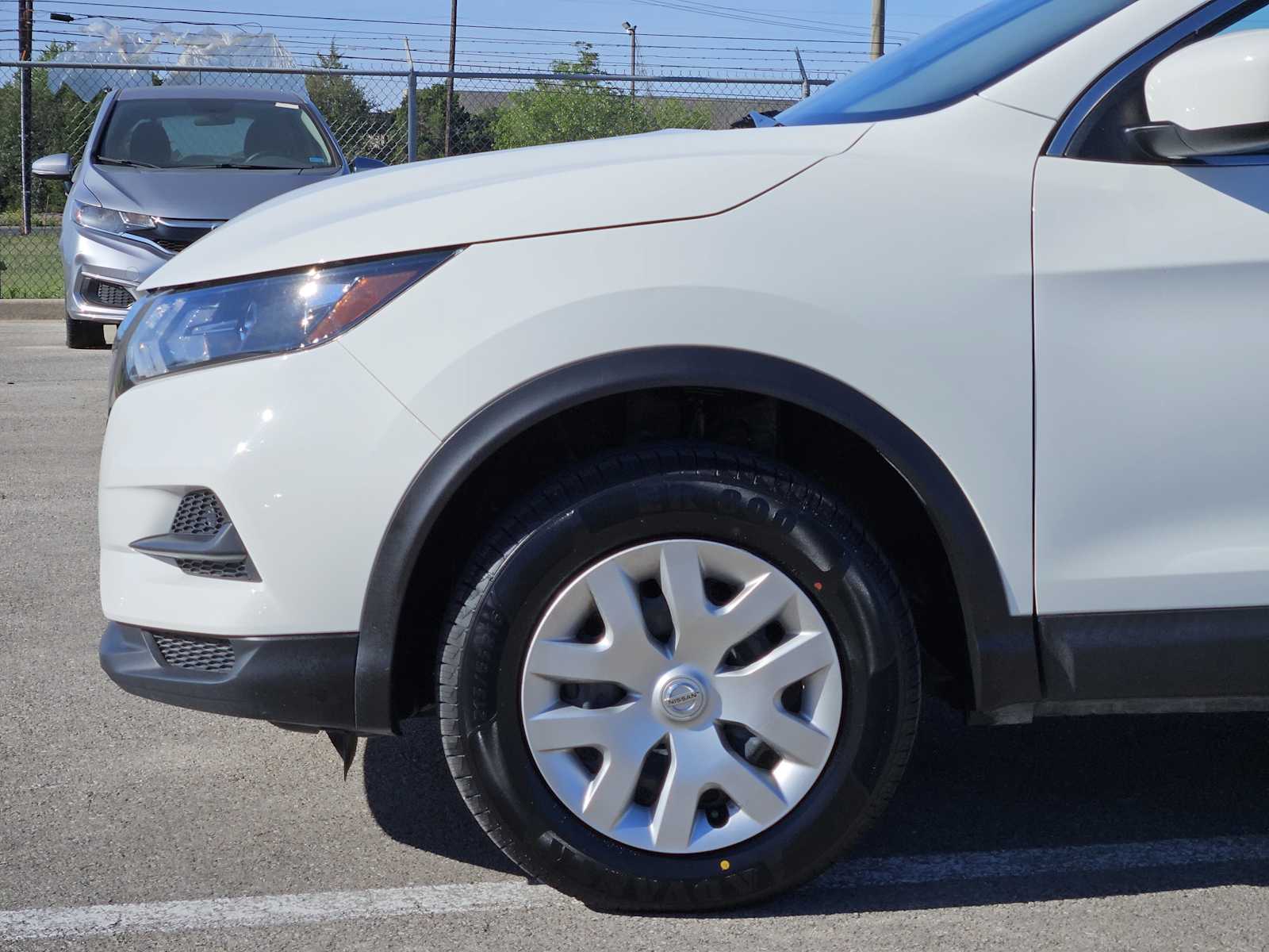 Thumbnail: 2020 Nissan Rogue Sport - 8