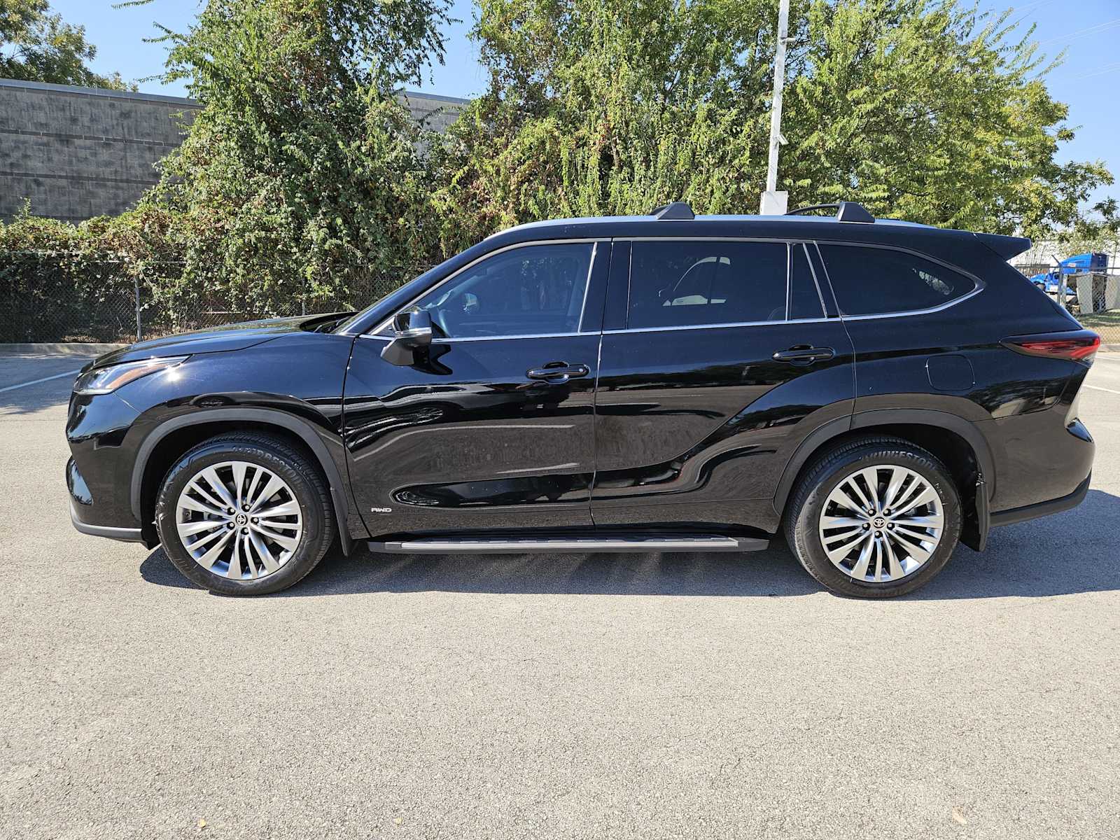 2024 Toyota Highlander Platinum photo 2