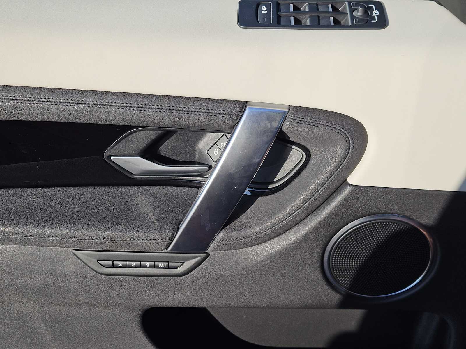 Thumbnail: 2020 Land Rover Discovery Sport - 22