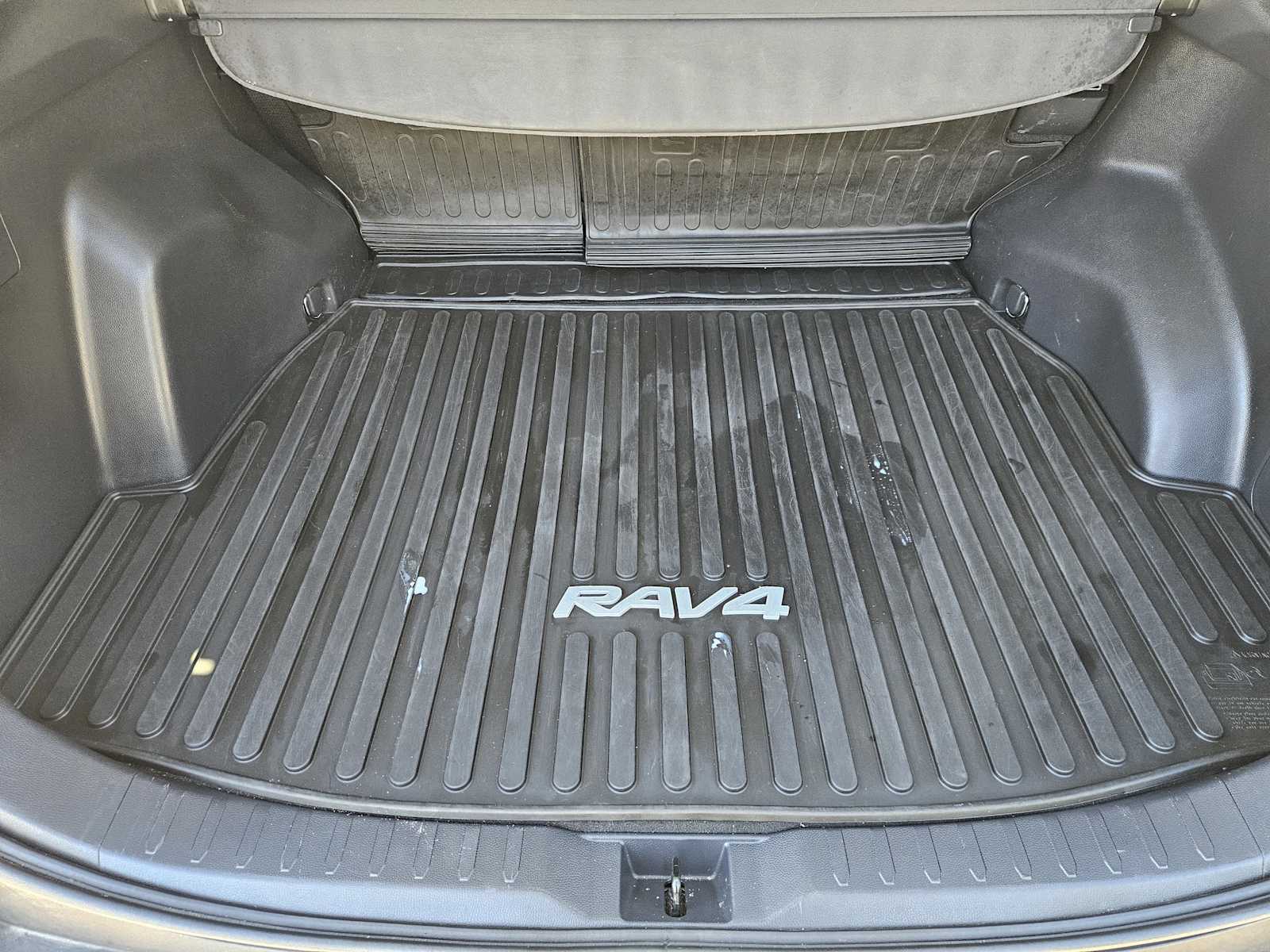 Thumbnail: 2021 Toyota RAV4 - 32