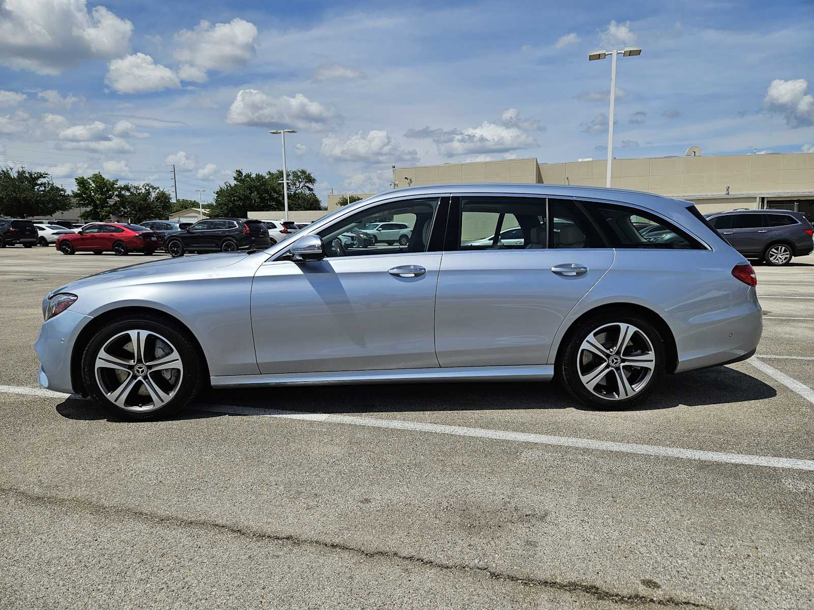 2018 Mercedes Benz E 400 photo 4