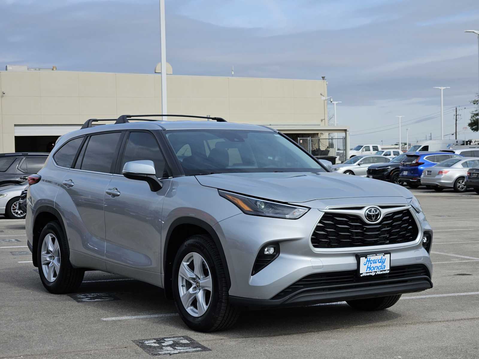 Thumbnail: 2023 Toyota Highlander - 3