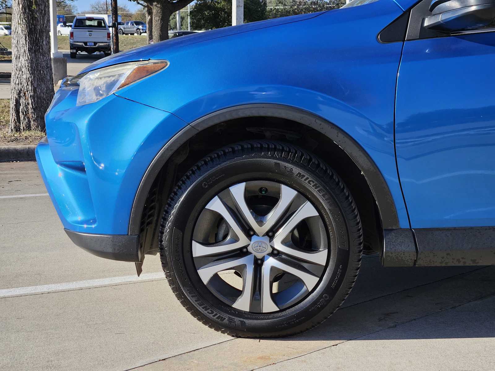 Thumbnail: 2017 Toyota RAV4 - 8