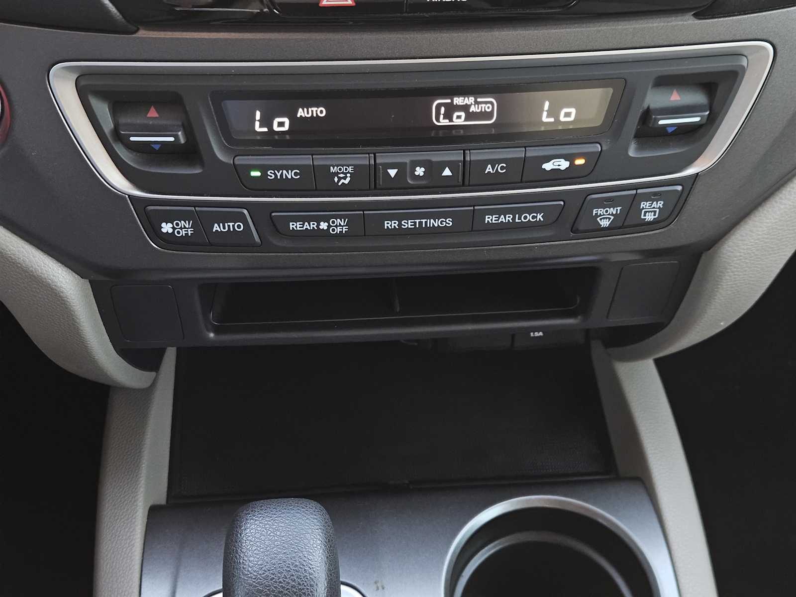 Thumbnail: 2018 Honda Pilot - 18