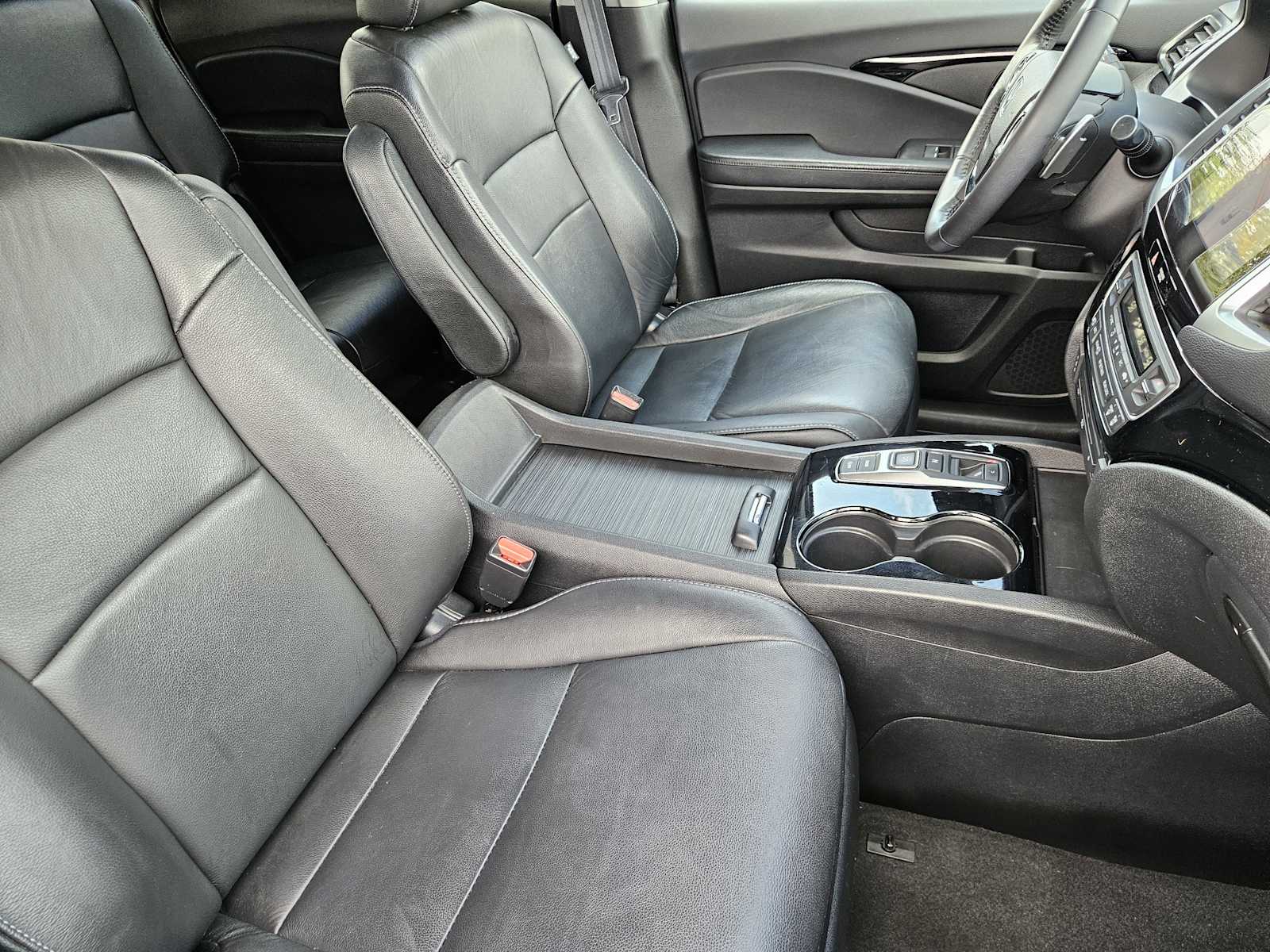 Thumbnail: 2017 Honda Pilot - 14