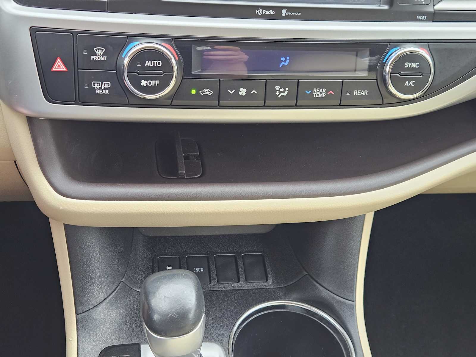 Thumbnail: 2015 Toyota Highlander - 19