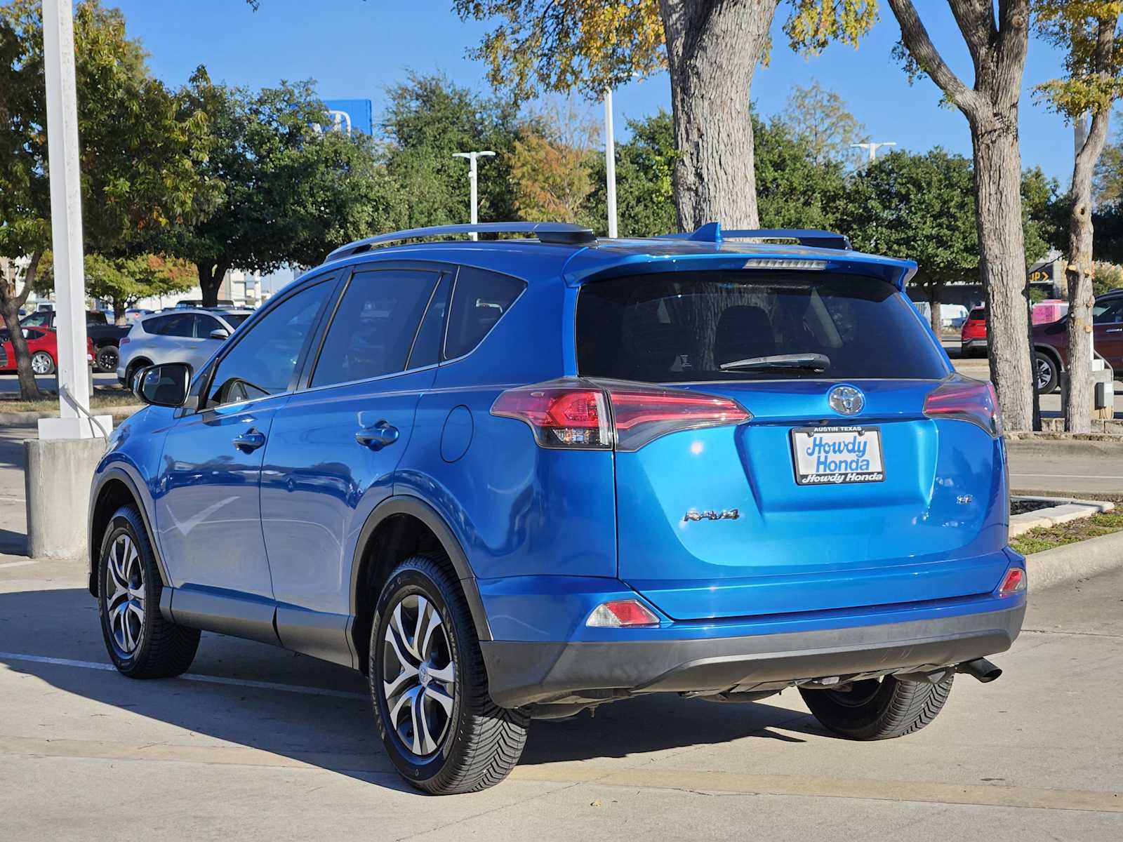 Thumbnail: 2017 Toyota RAV4 - 5