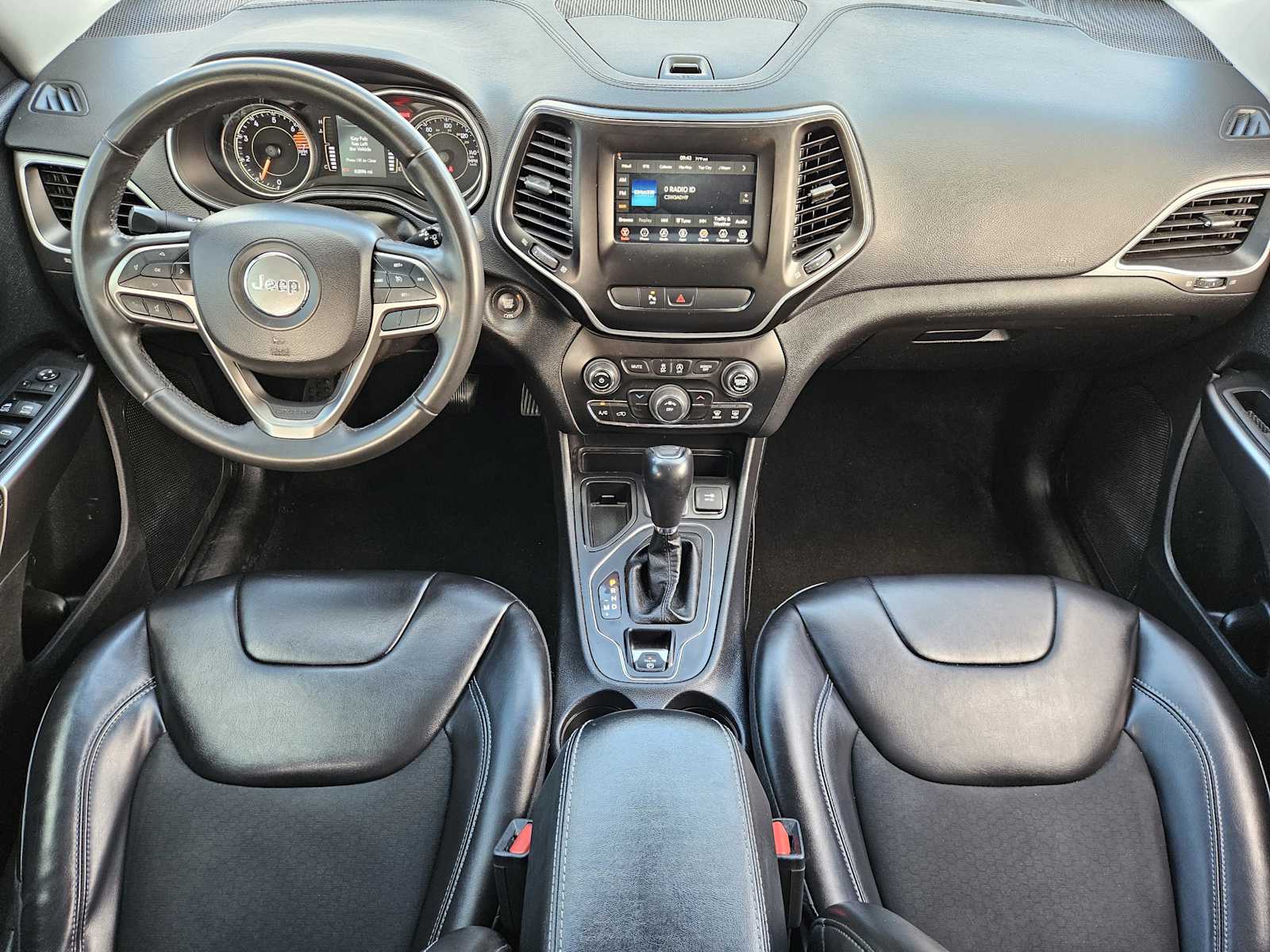 Thumbnail: 2020 Jeep Cherokee - 25