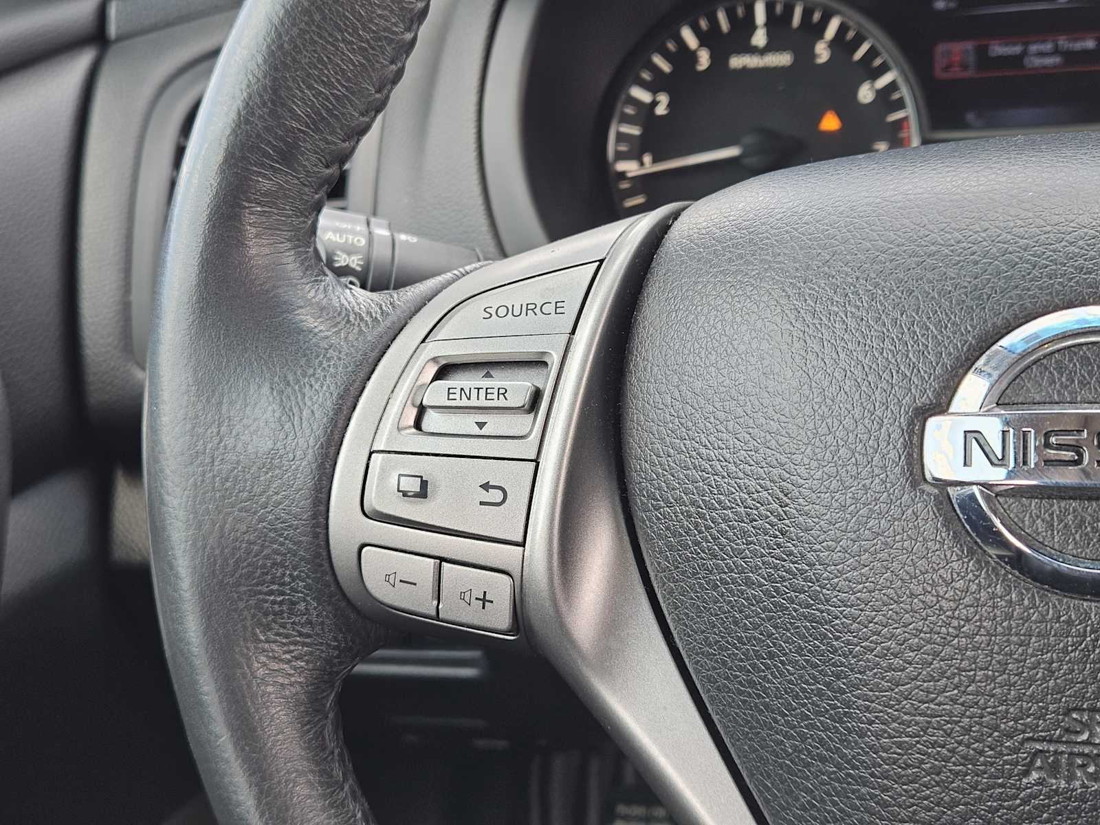 Thumbnail: 2015 Nissan Altima - 28