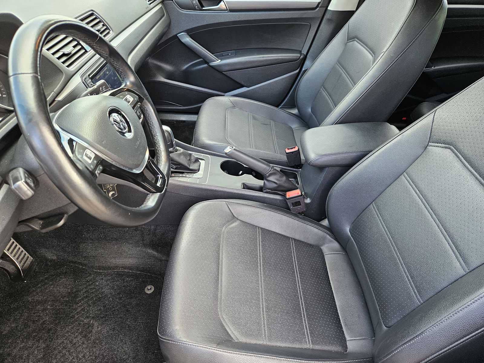 Thumbnail: 2018 Volkswagen Passat - 13