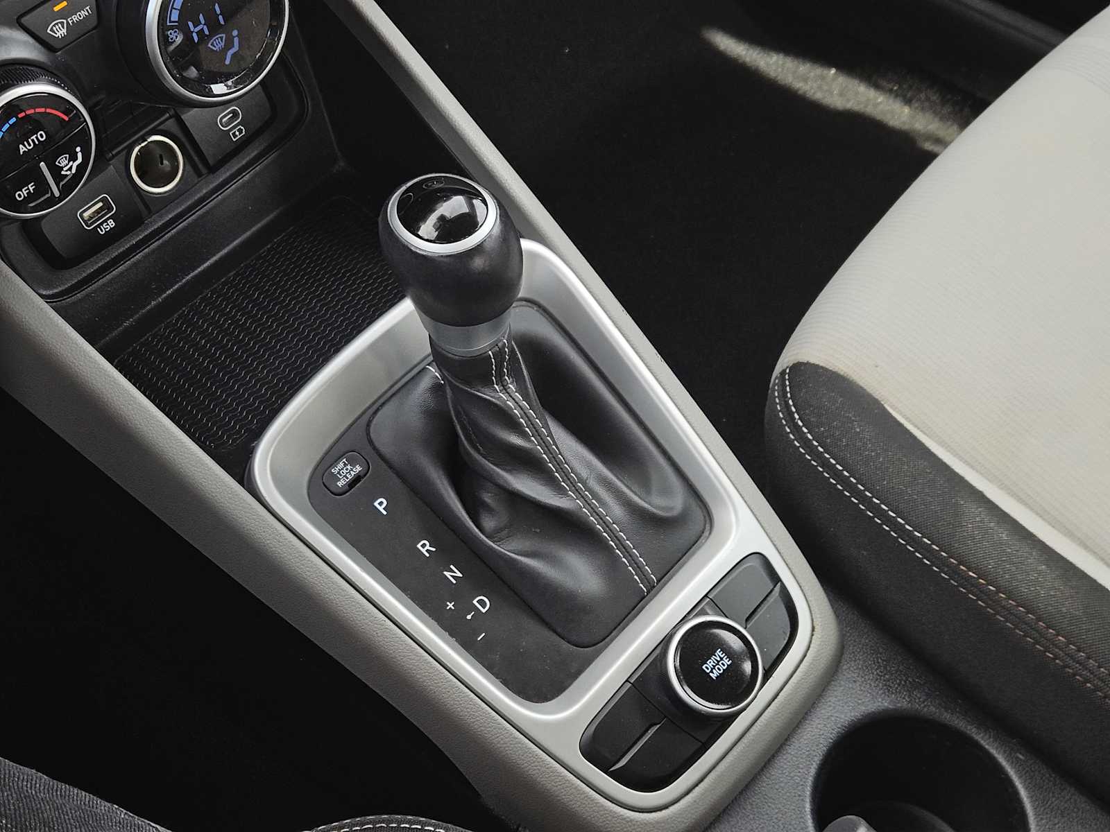 Thumbnail: 2023 Hyundai Venue - 19