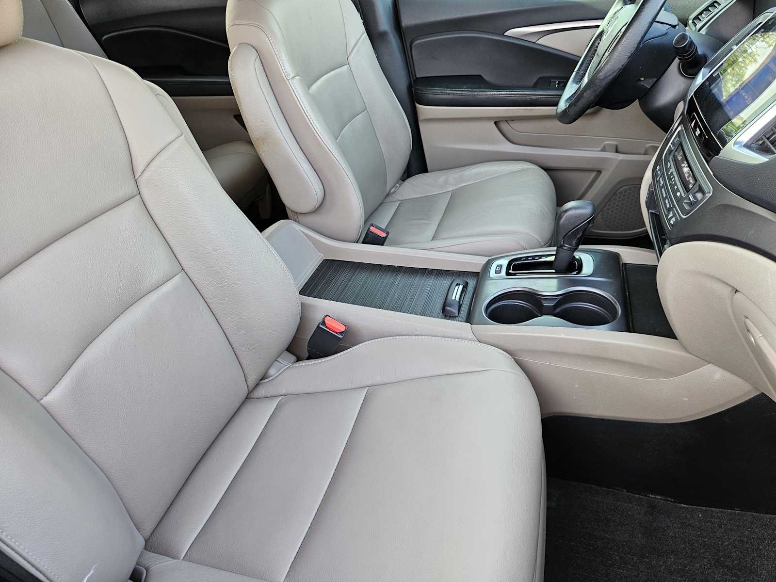 Thumbnail: 2016 Honda Pilot - 14