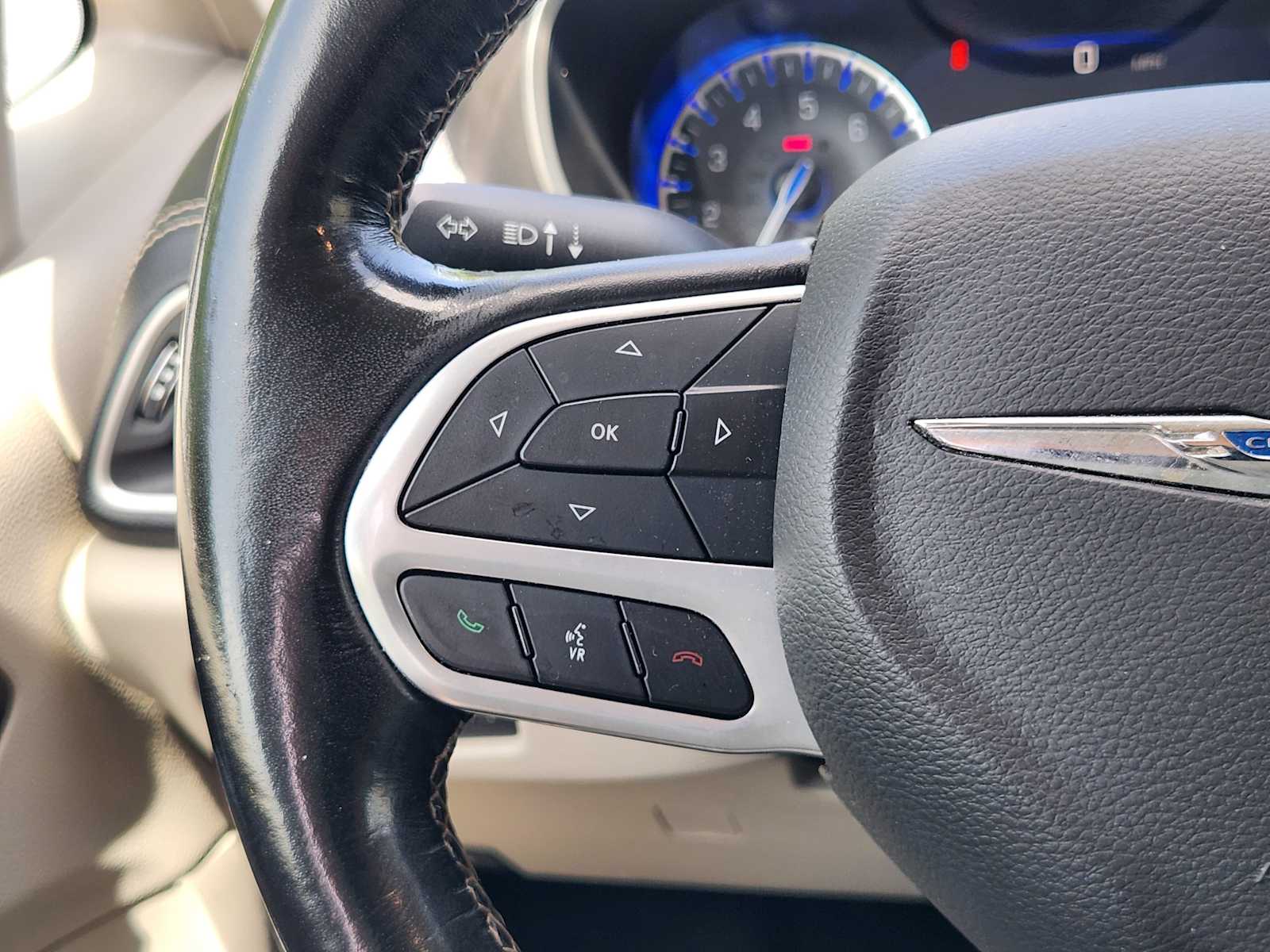 Thumbnail: 2021 Chrysler Pacifica - 25