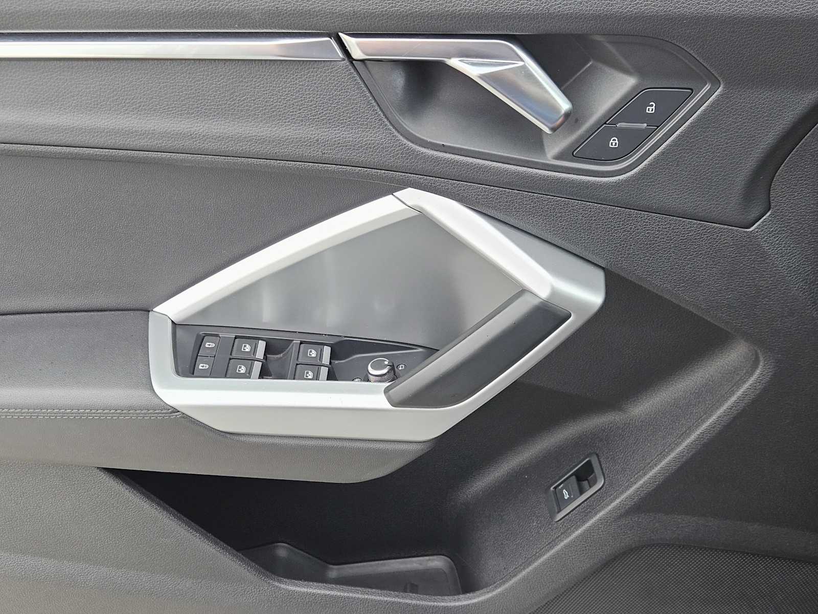 Thumbnail: 2020 Audi Q3 - 21